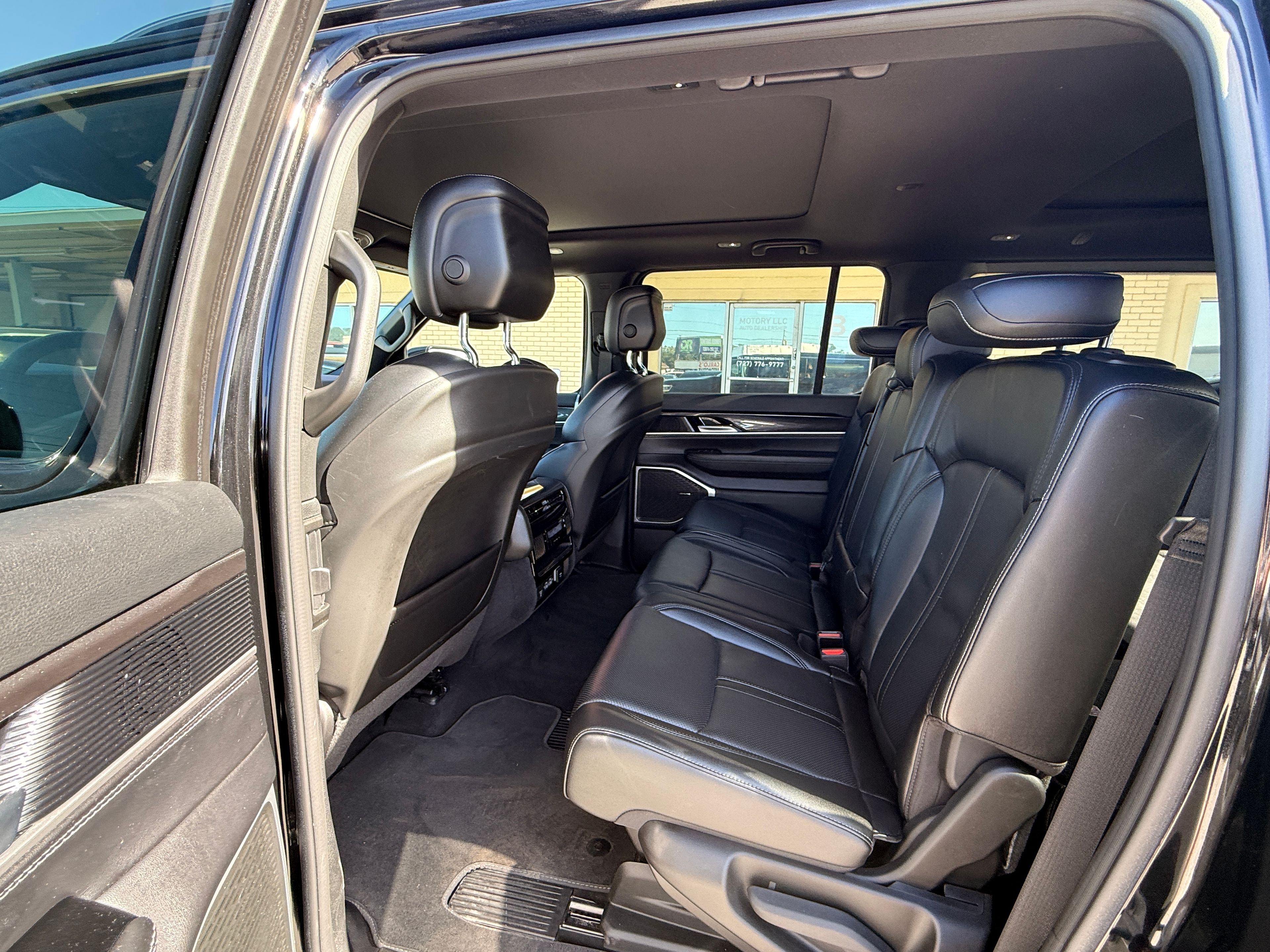 2023 Jeep Wagoneer Black - Photo 6 of 8