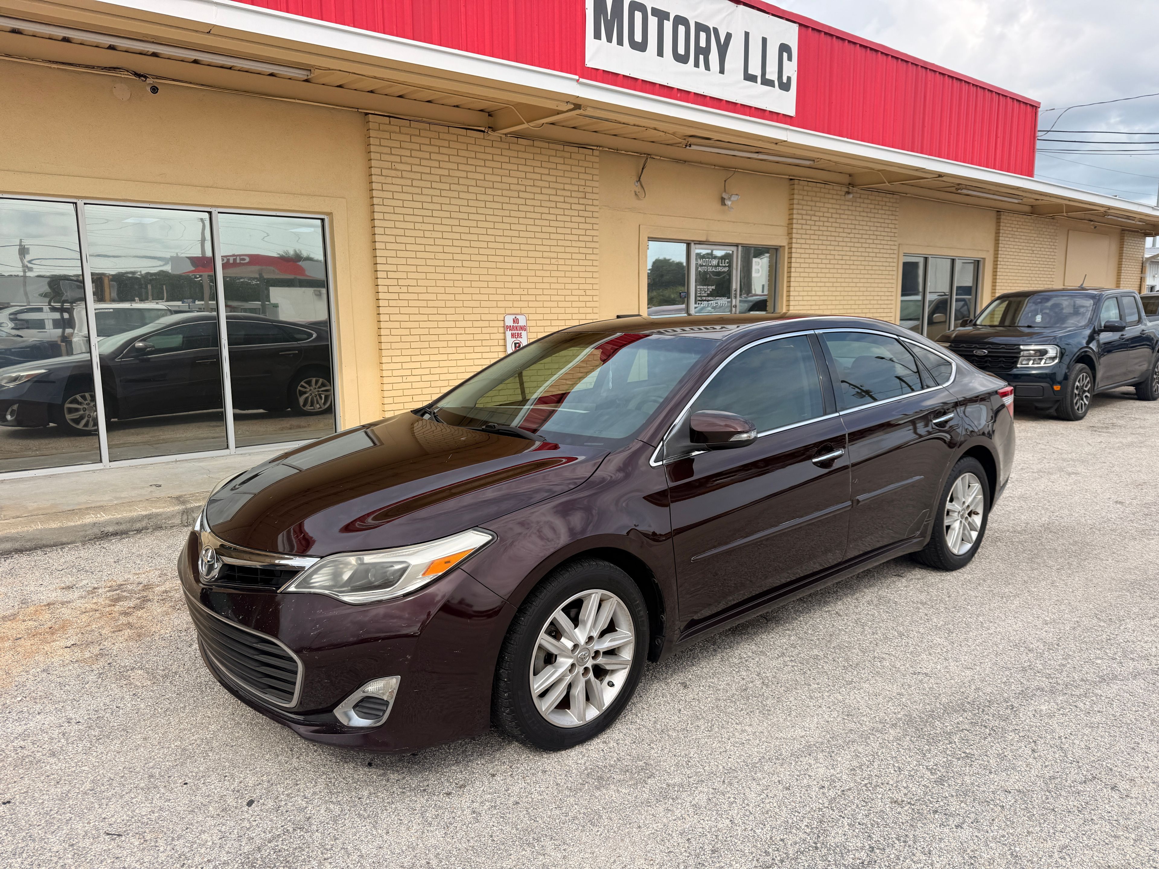 2015 Toyota Avalon Burgundy - Photo 1 of 7
