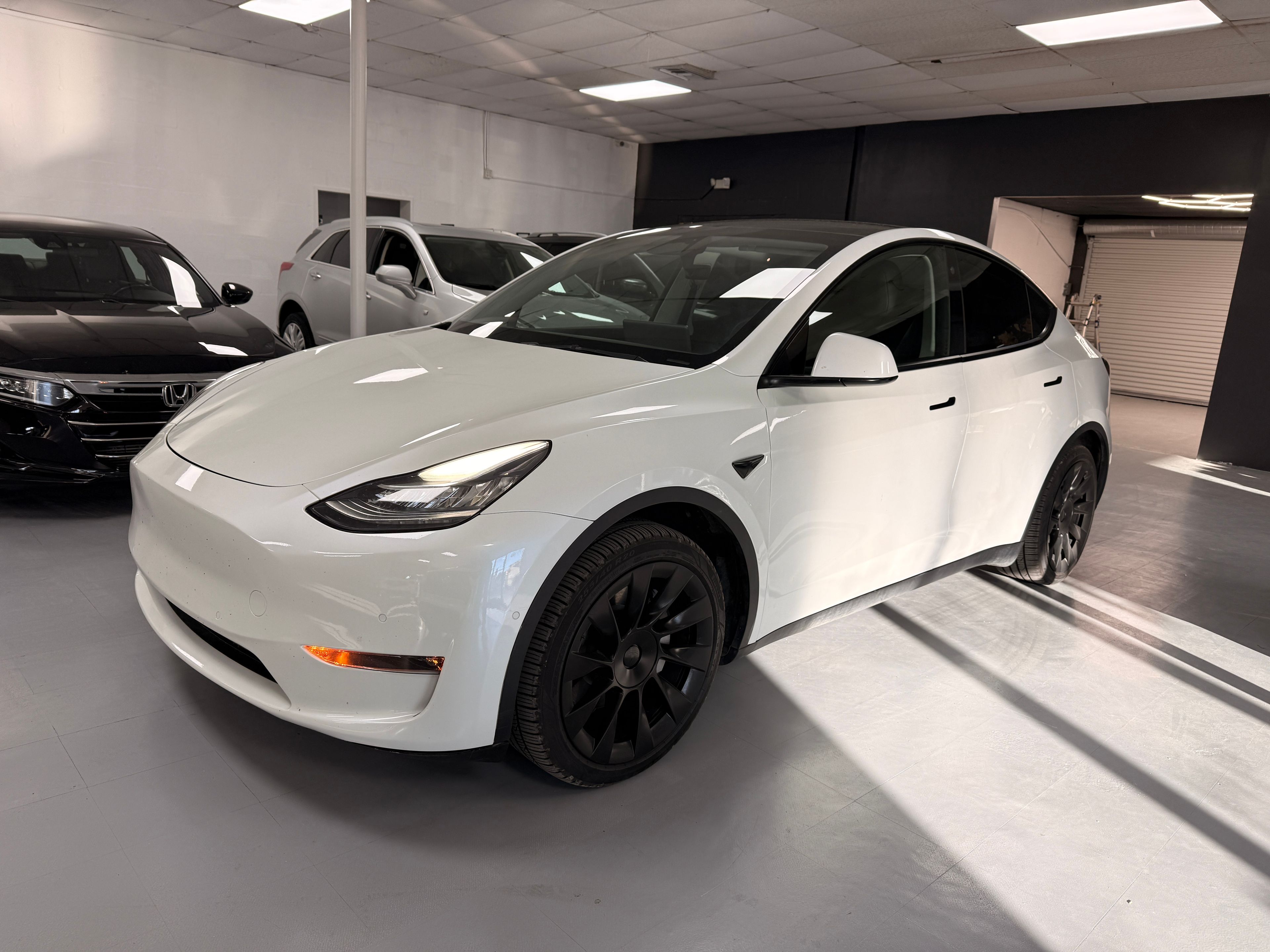 2022 Tesla Model Y White - Photo 1 of 8