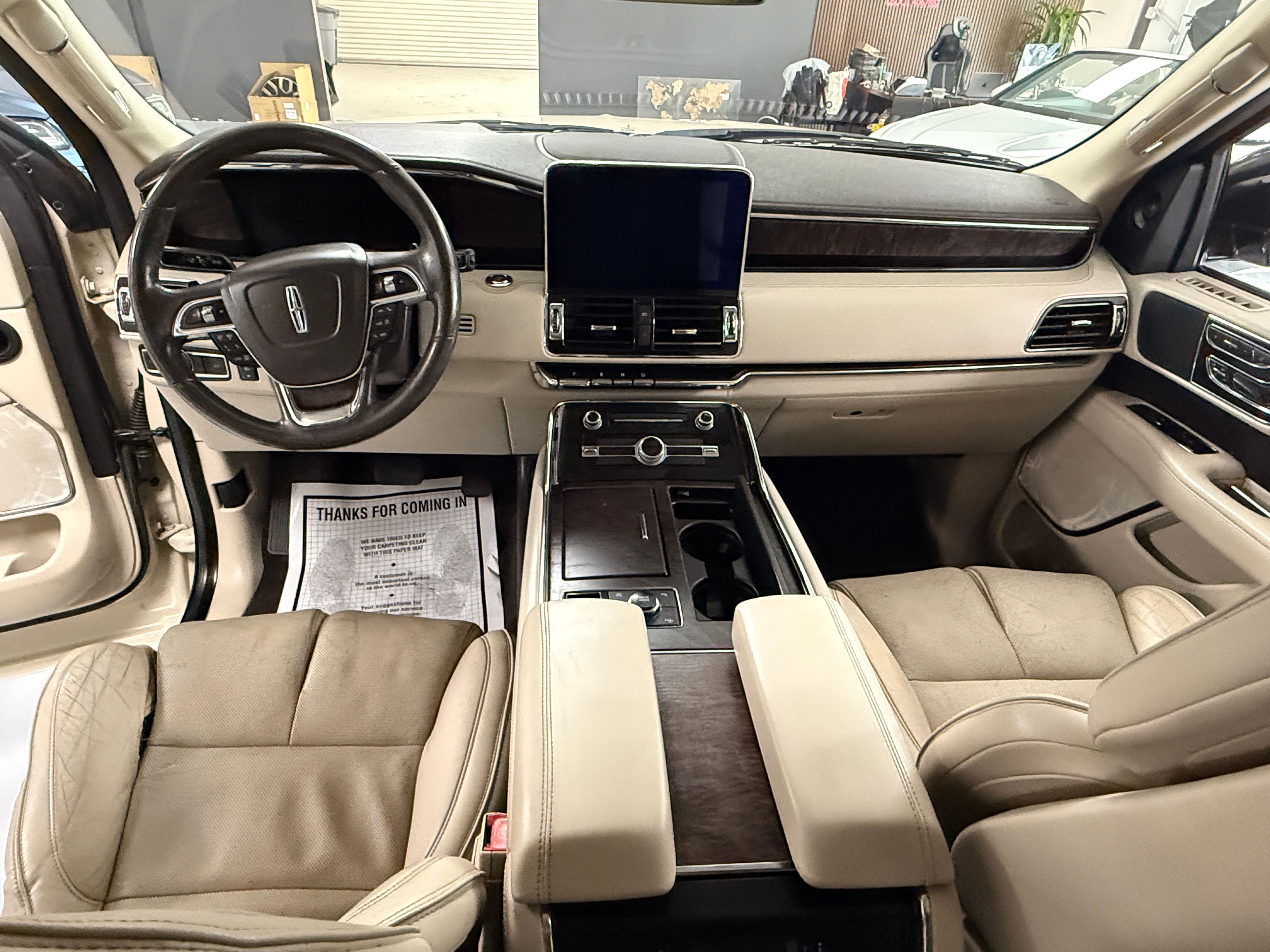 2018 LINCOLN Navigator L Beige - Photo 9 of 10