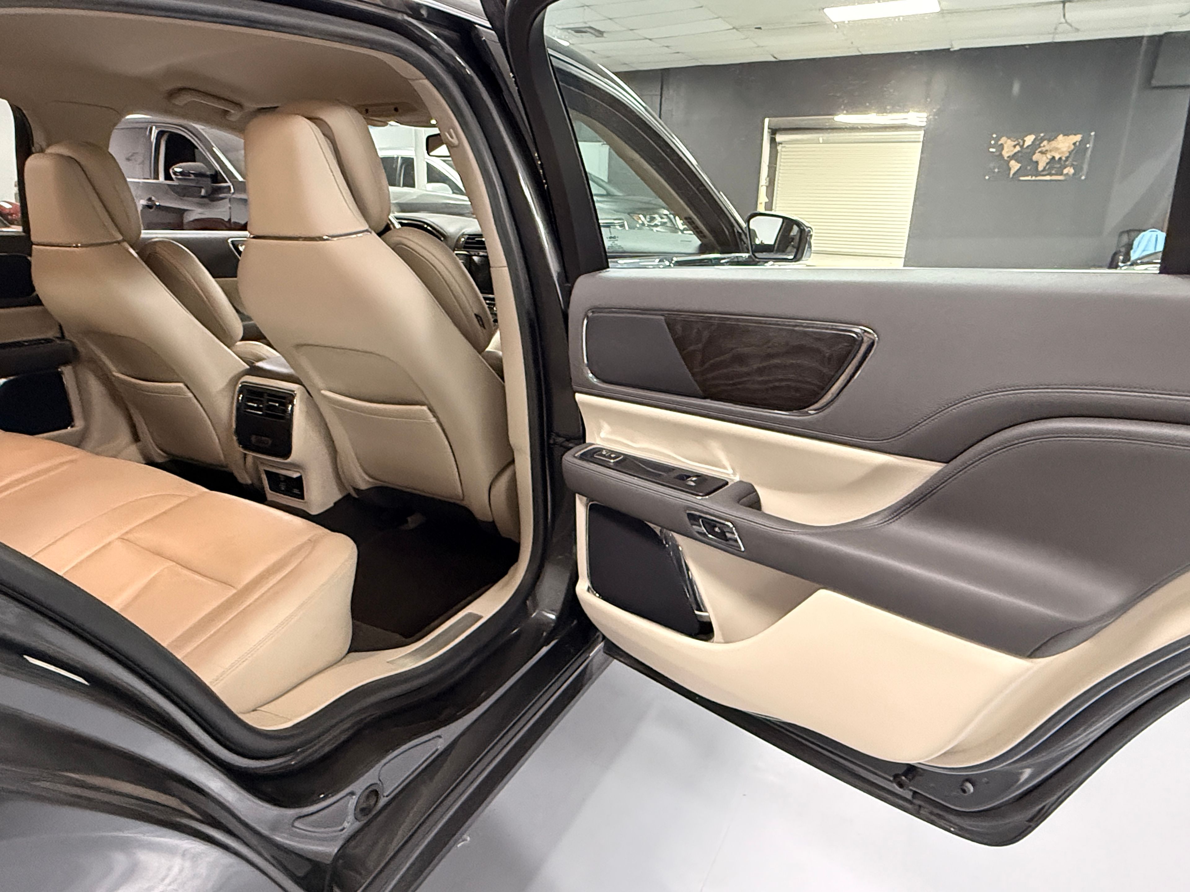 2017 LINCOLN Continental Gray - Photo 5 of 10