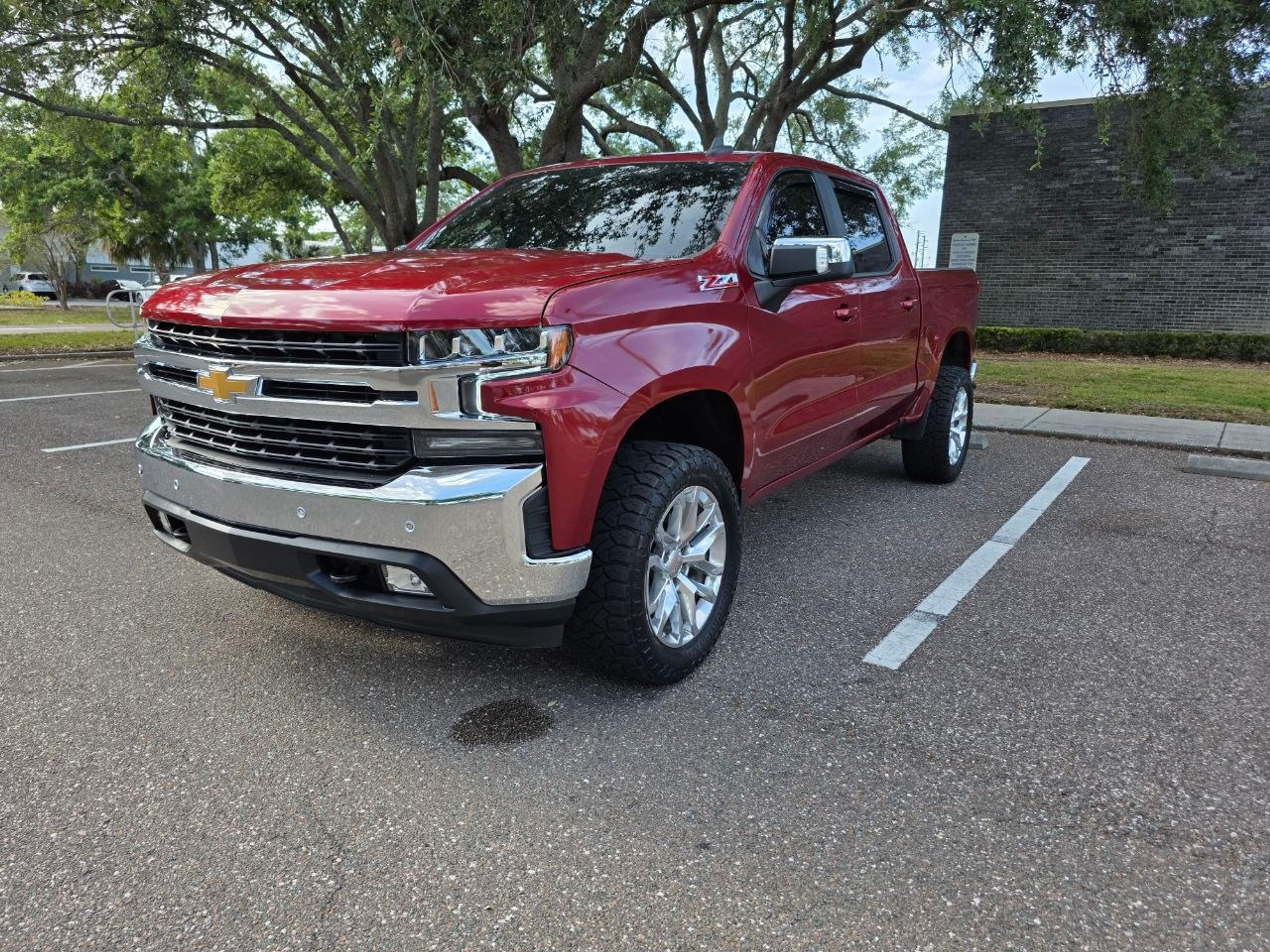 2021 Chevrolet Silverado Red - Photo 2 of 8