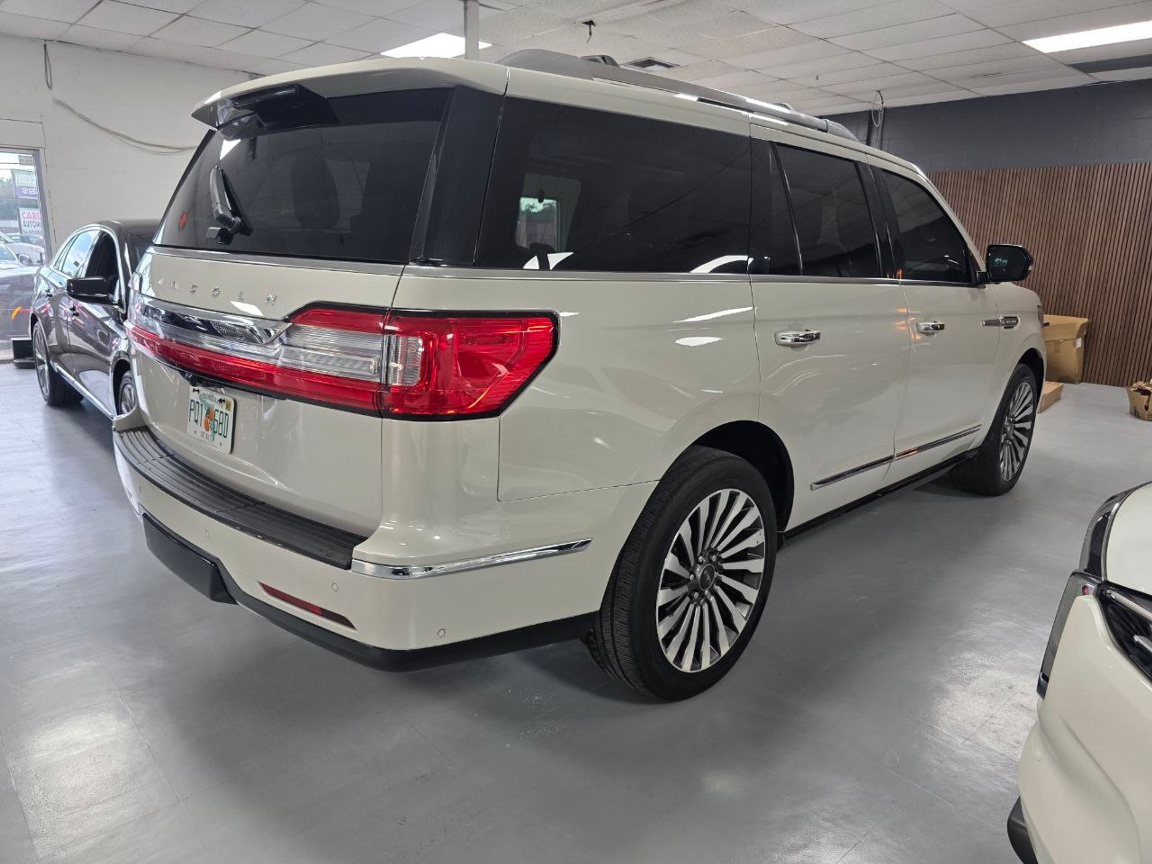 2019 LINCOLN Navigator Beige - Photo 2 of 7