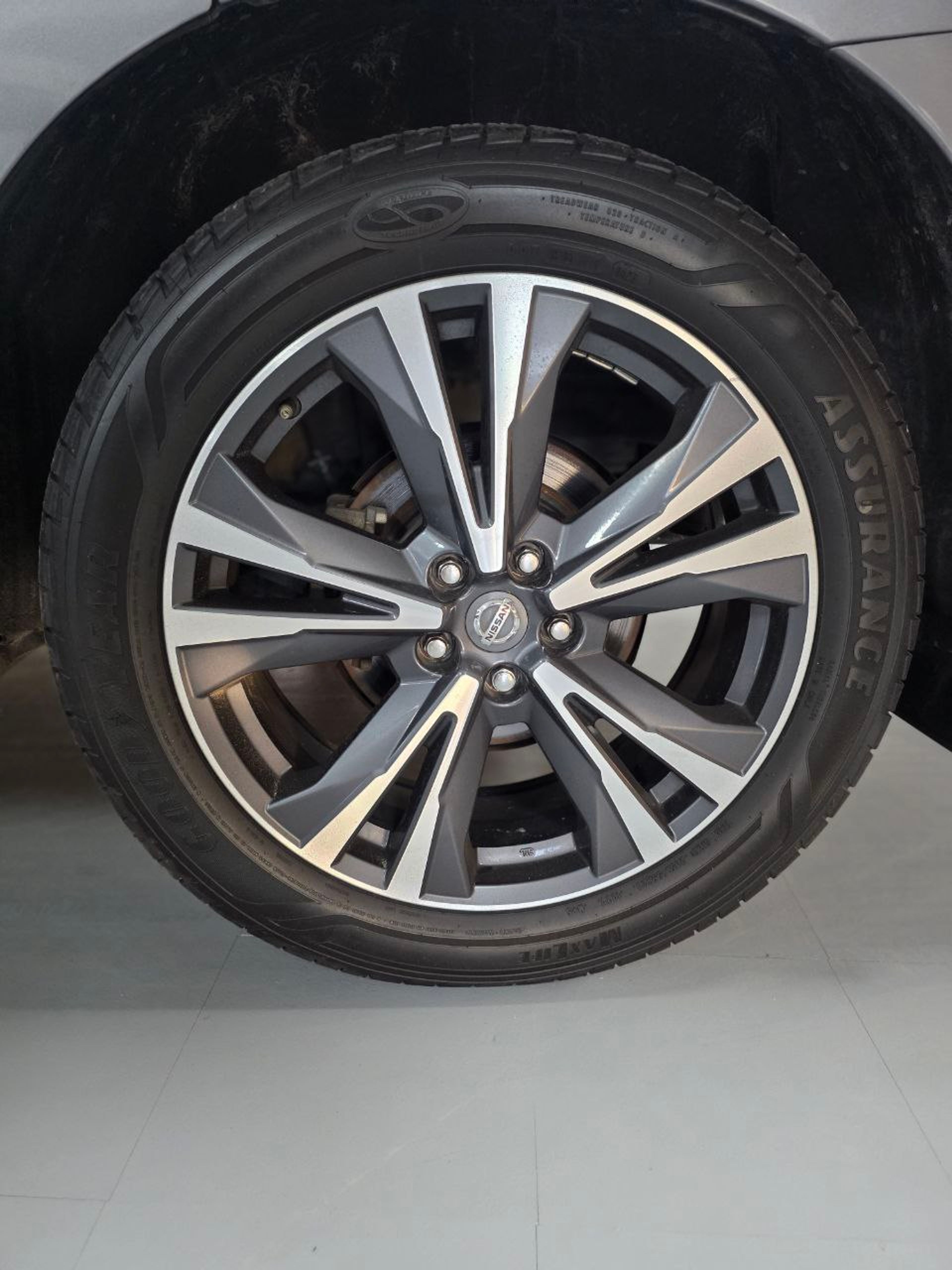 2020 Nissan Pathfinder Black - Photo 5 of 10