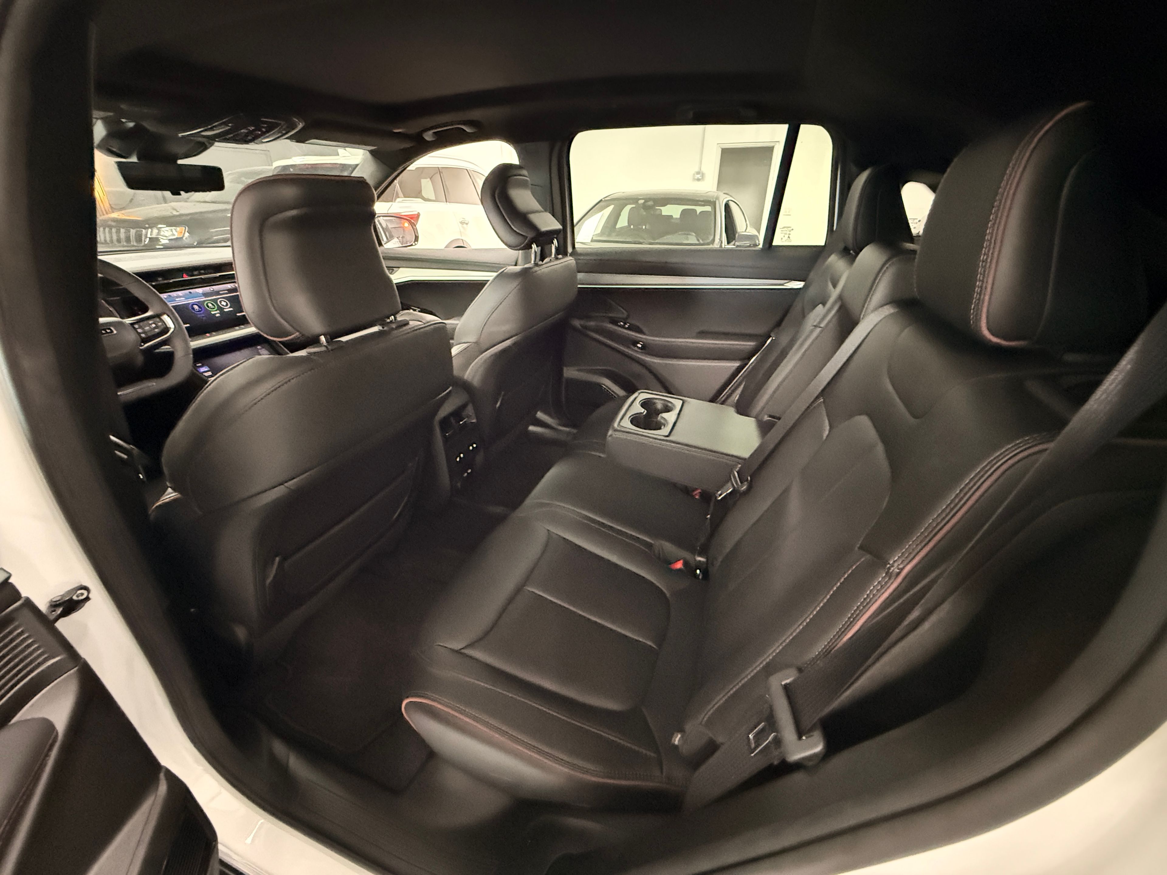 2025 Jeep Wagoneer S White - Photo 5 of 11