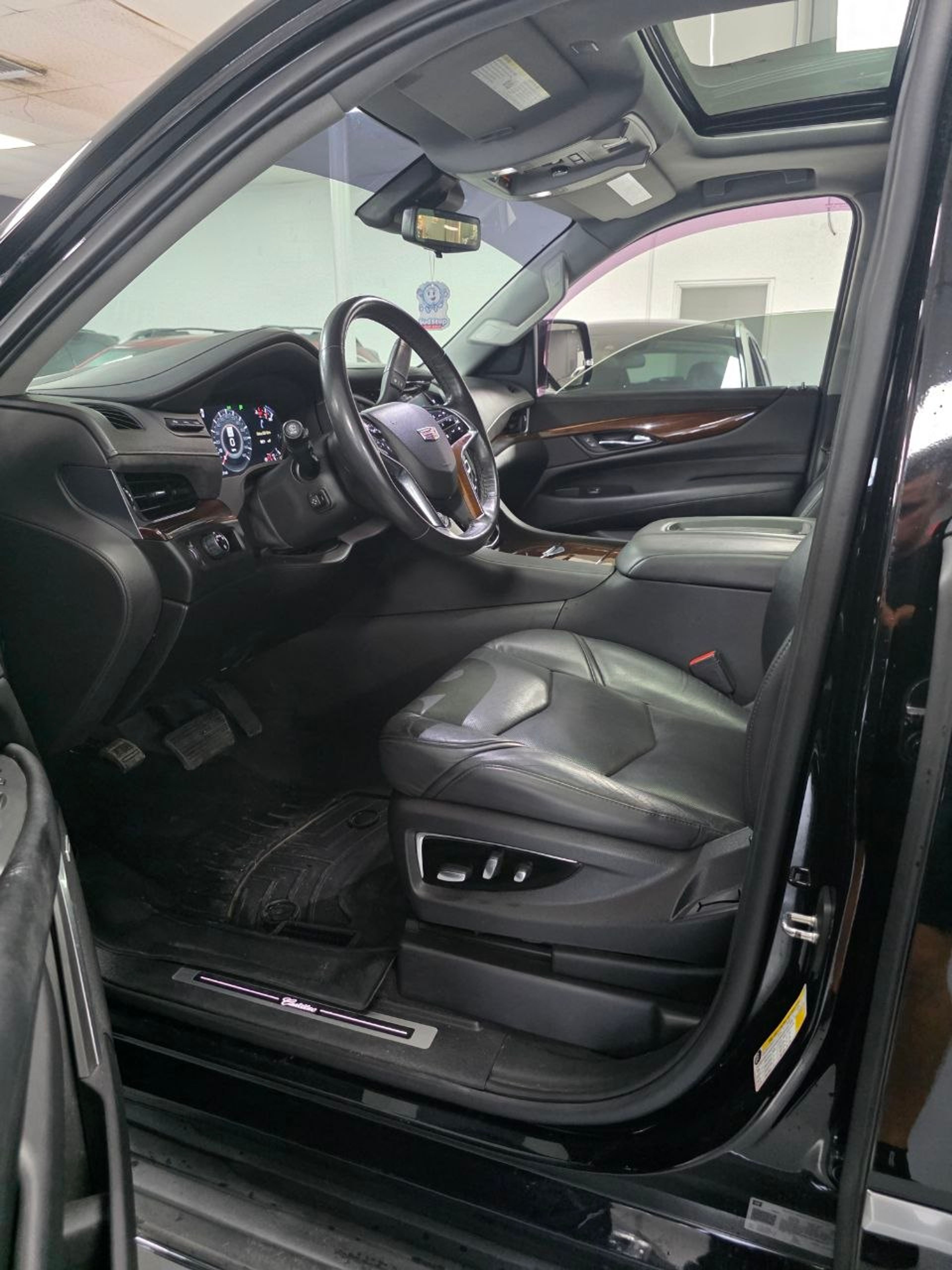 2020 CADILLAC Escalade Black - Photo 7 of 12