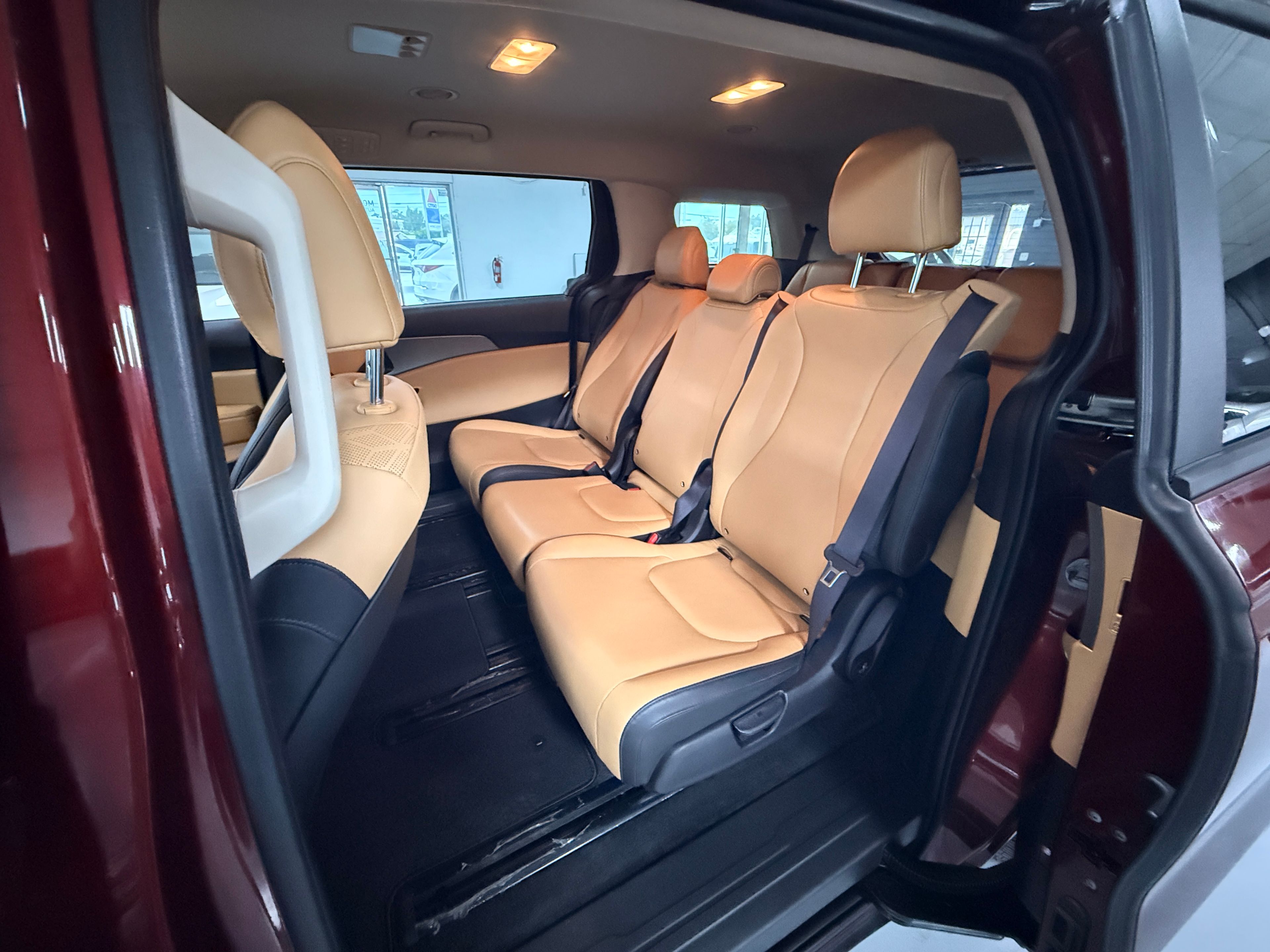 2022 Kia Carnival Burgundy - Photo 6 of 9