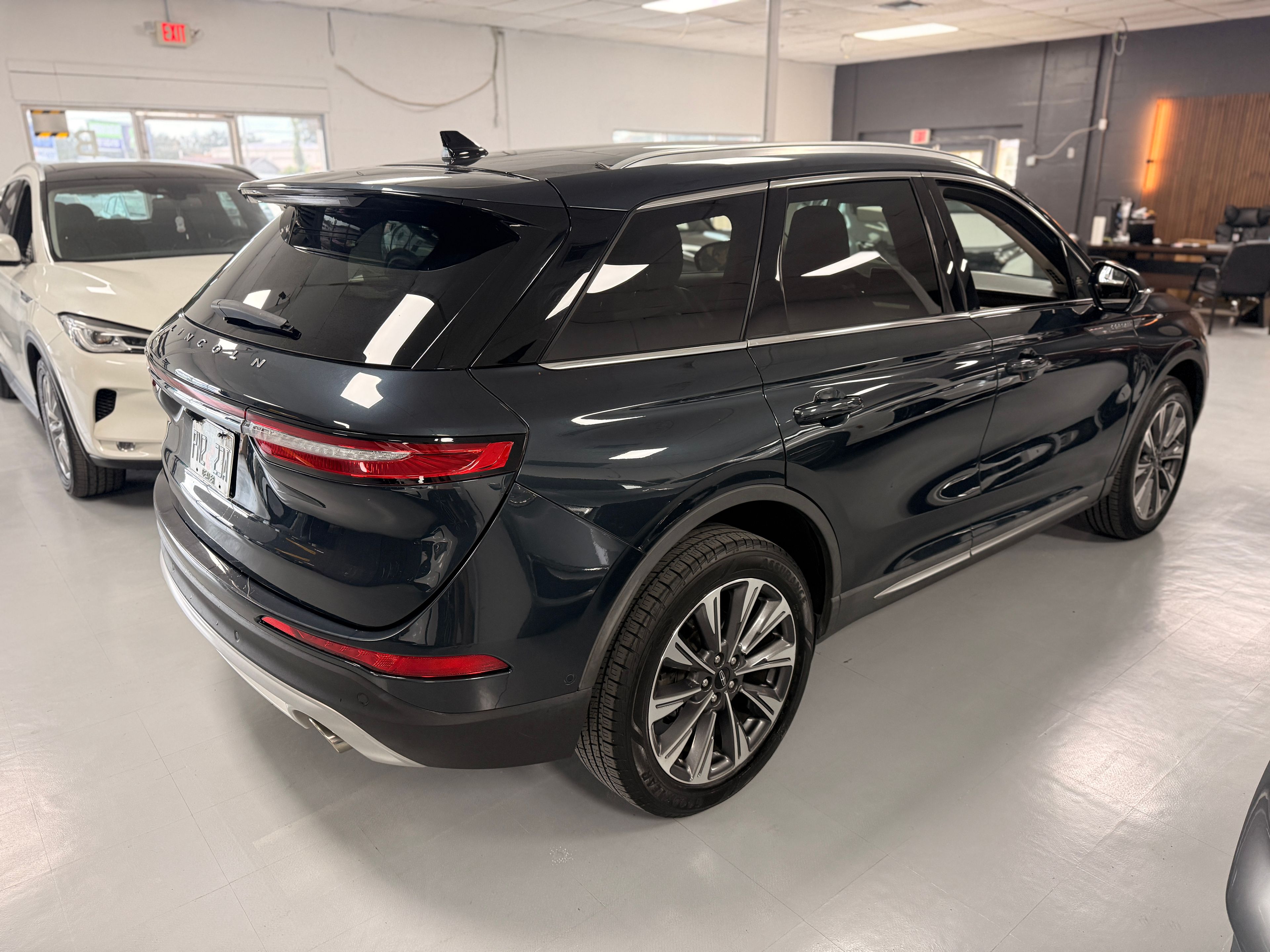 2021 LINCOLN Corsair Beige - Photo 4 of 7