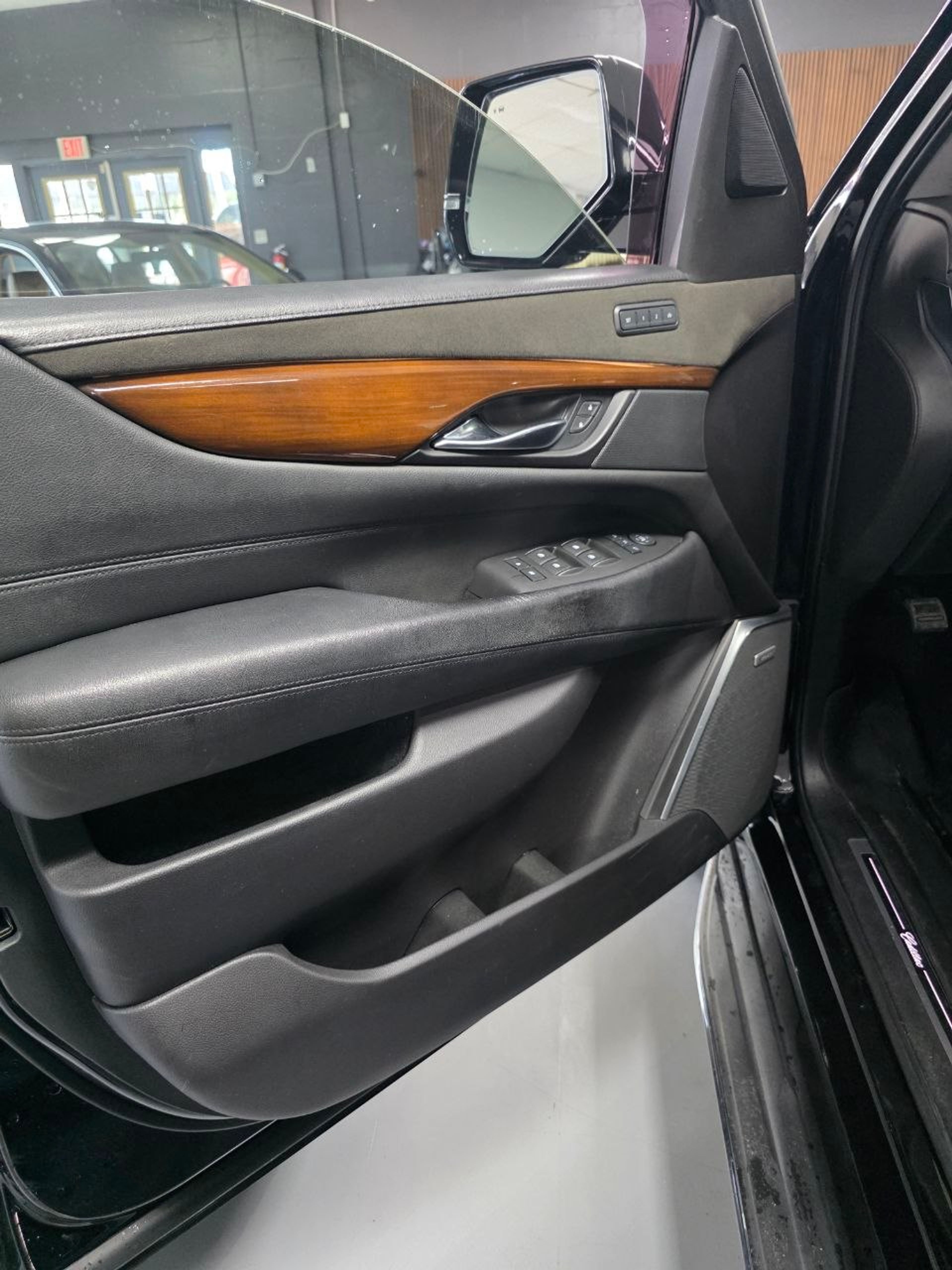 2020 CADILLAC Escalade Black - Photo 8 of 12