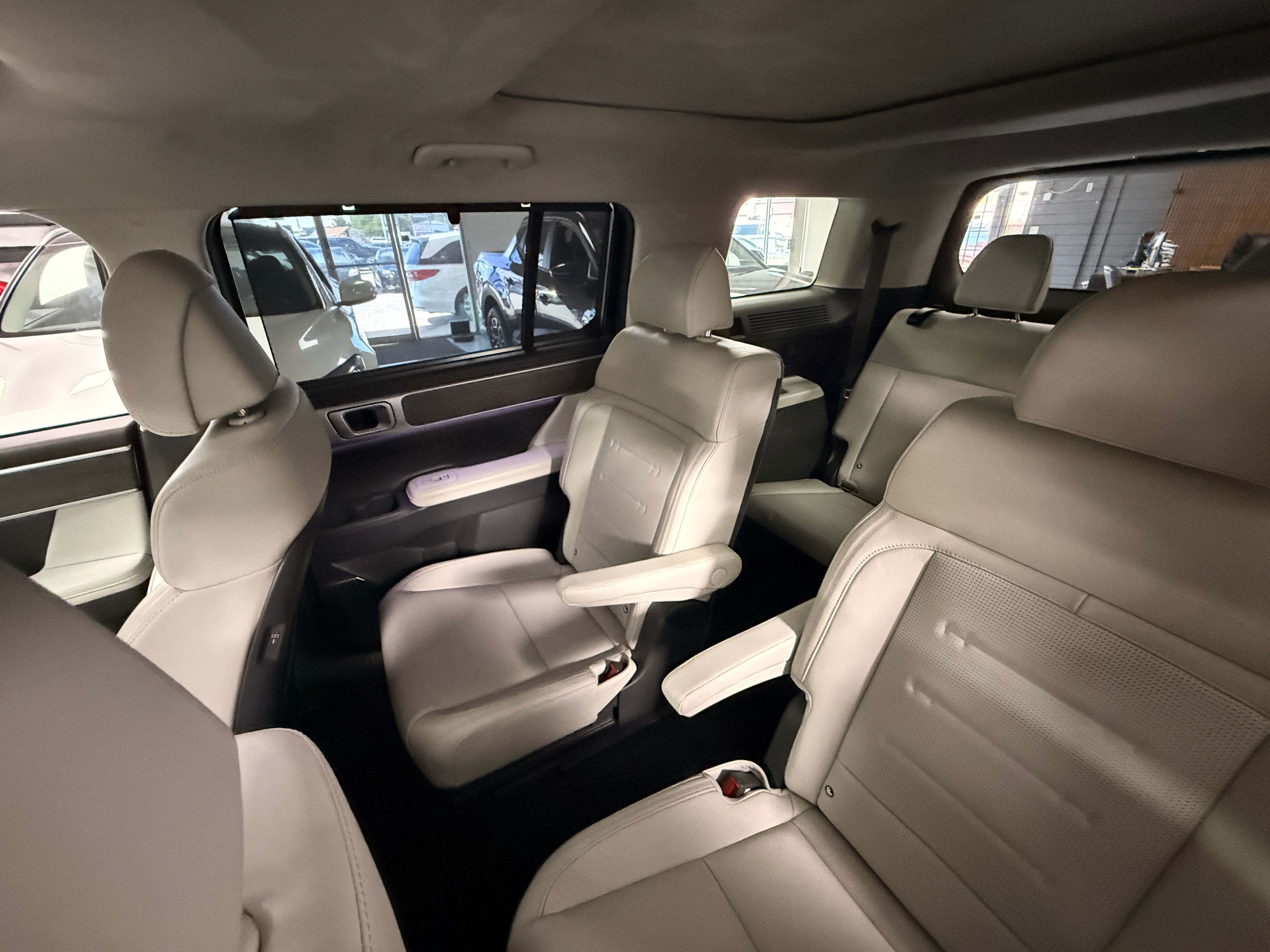 2024 Hyundai Santa Fe Silver - Photo 6 of 10