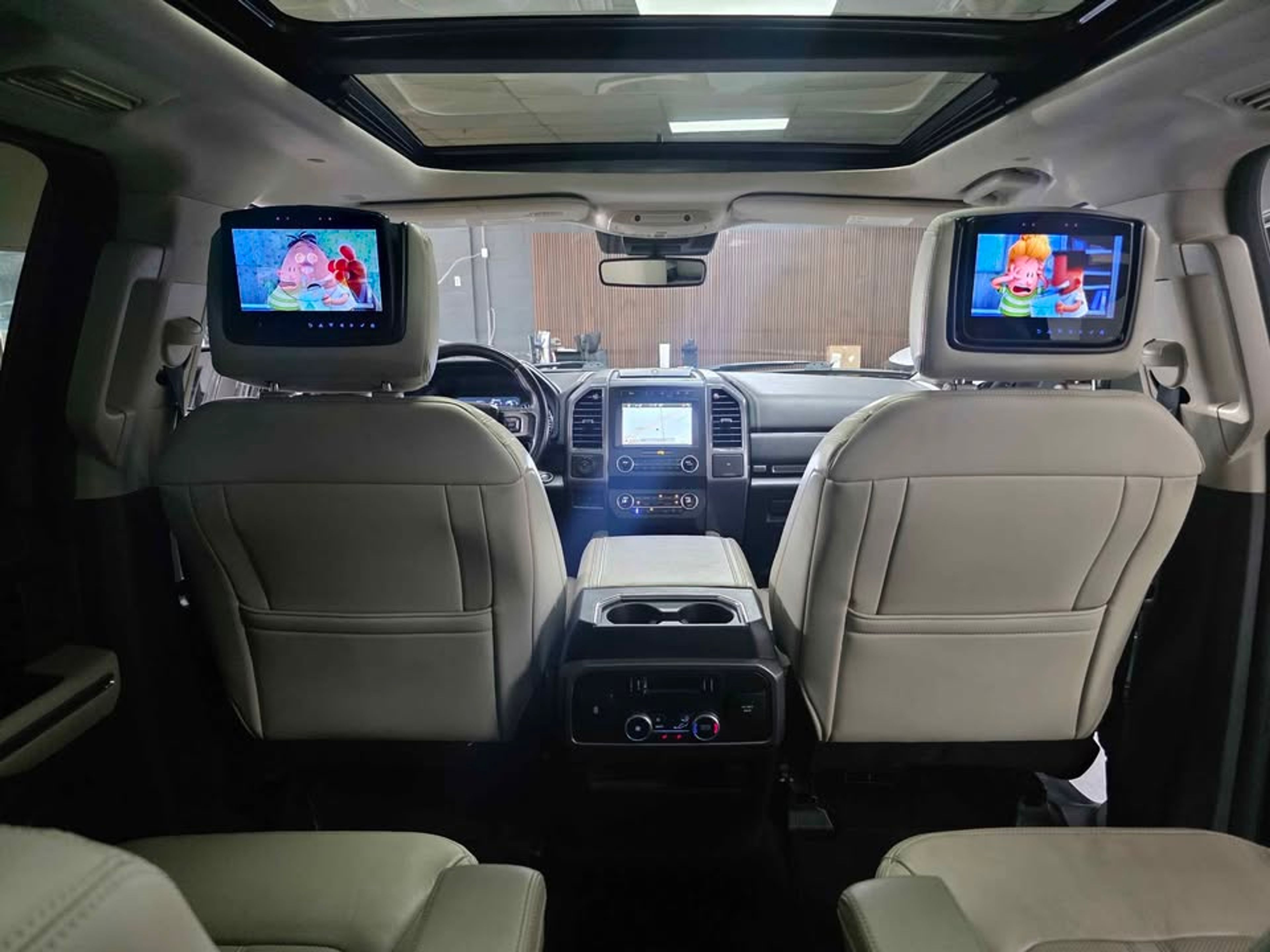 2019 Ford Expedition Black - Photo 6 of 8