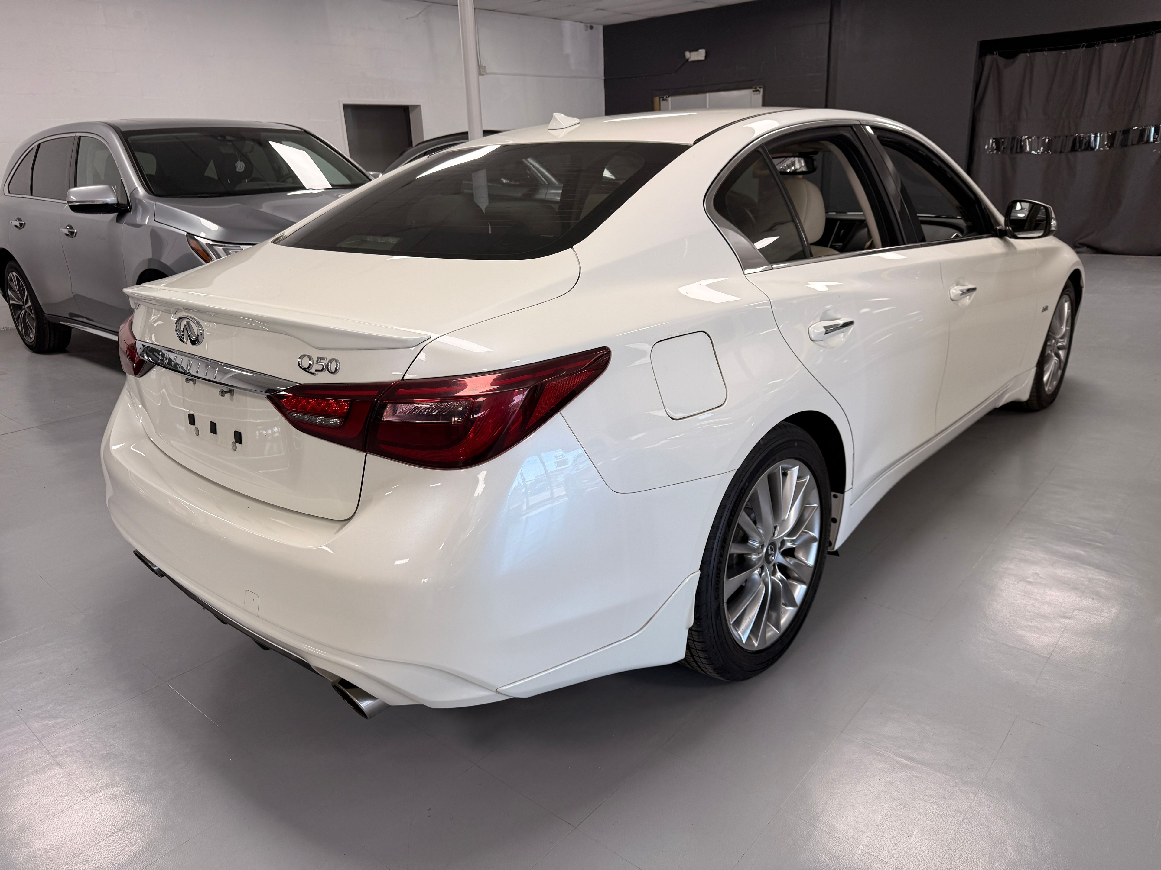 2019 INFINITI Q50 Beige - Photo 4 of 7