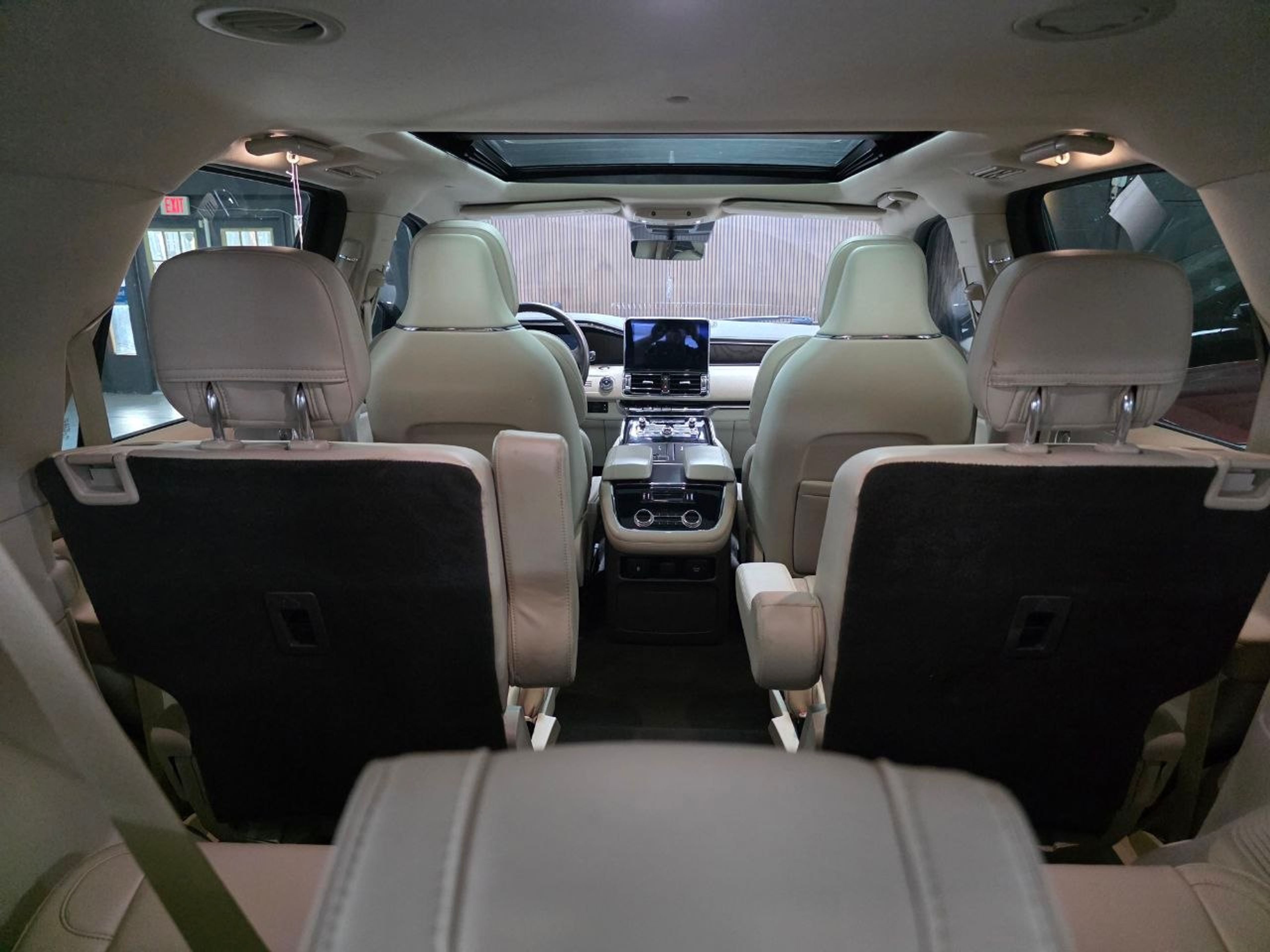 2019 LINCOLN Navigator Beige - Photo 7 of 7