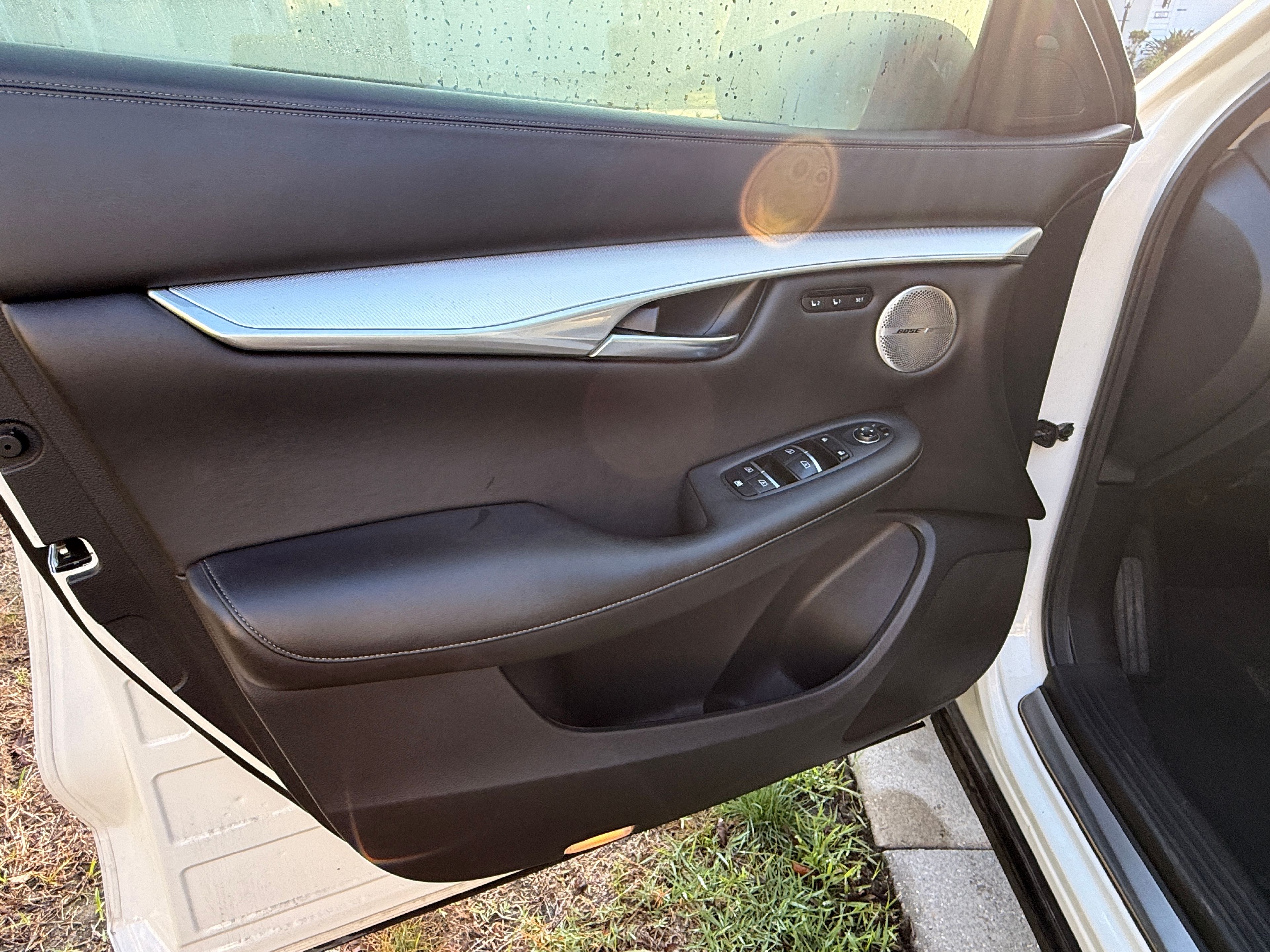 2022 INFINITI QX50 Black - Photo 8 of 10