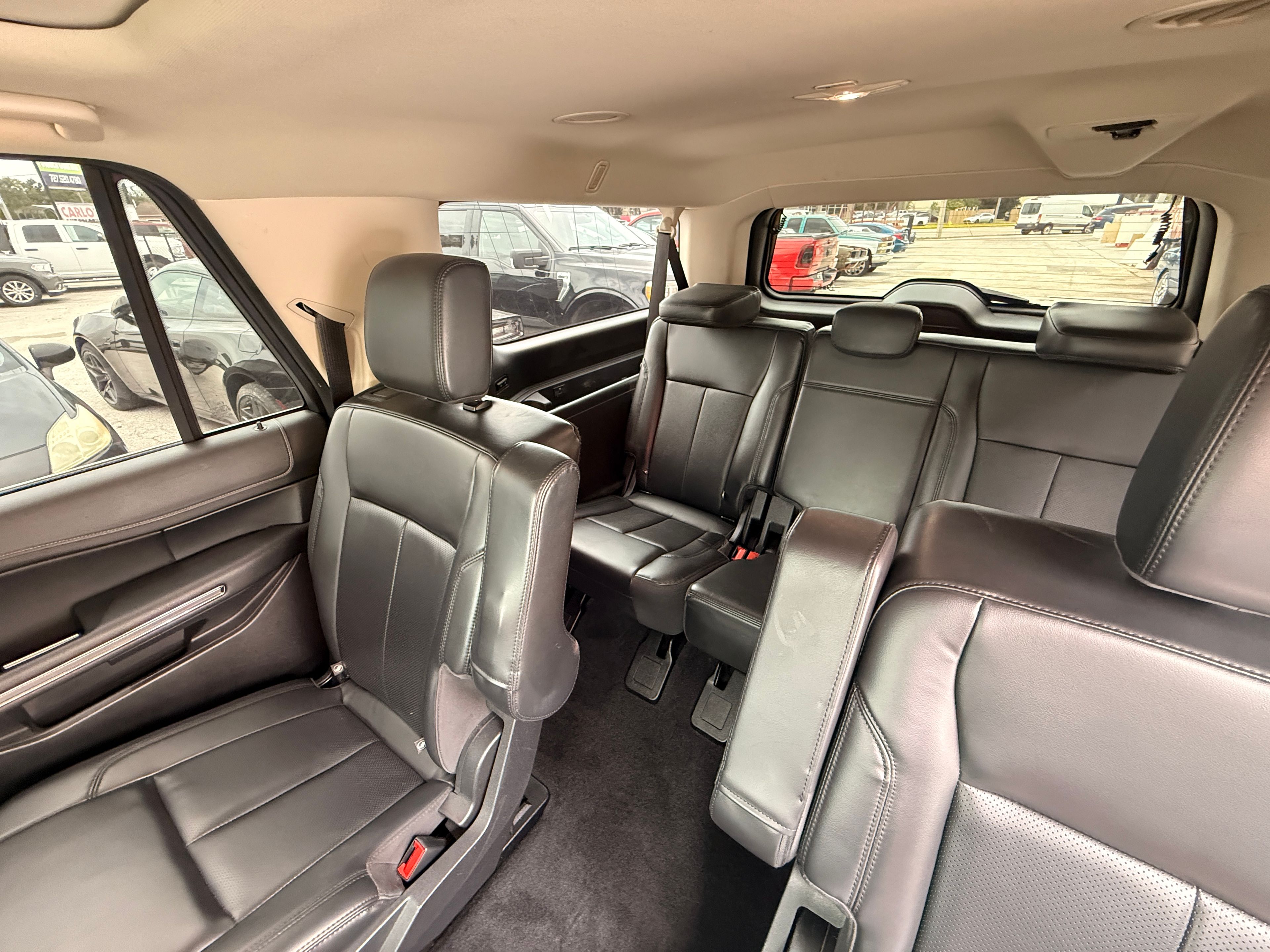 2022 Ford Expedition MAX Black - Photo 6 of 9