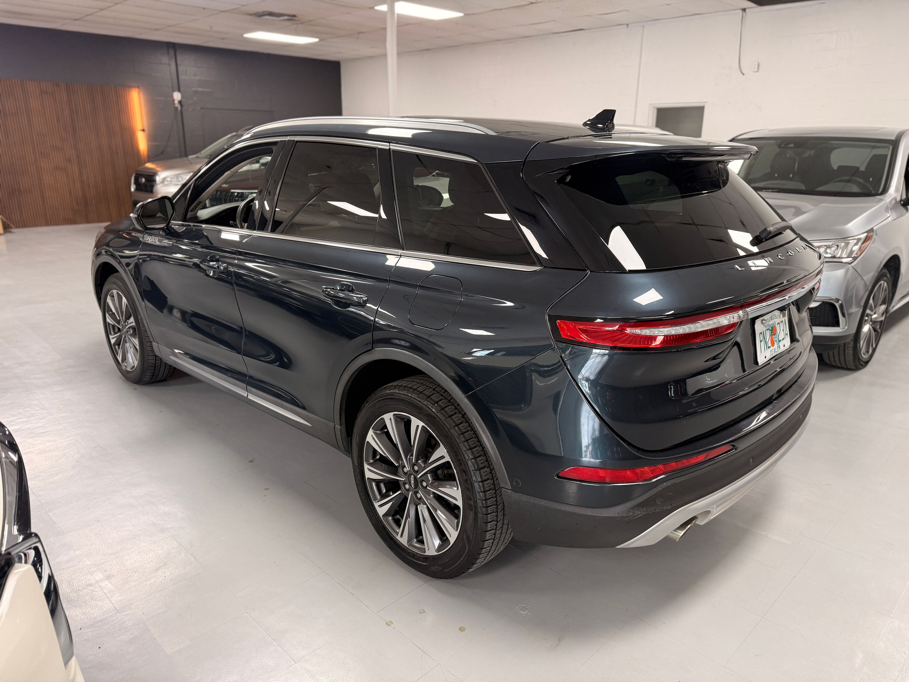 2021 LINCOLN Corsair Beige - Photo 3 of 7
