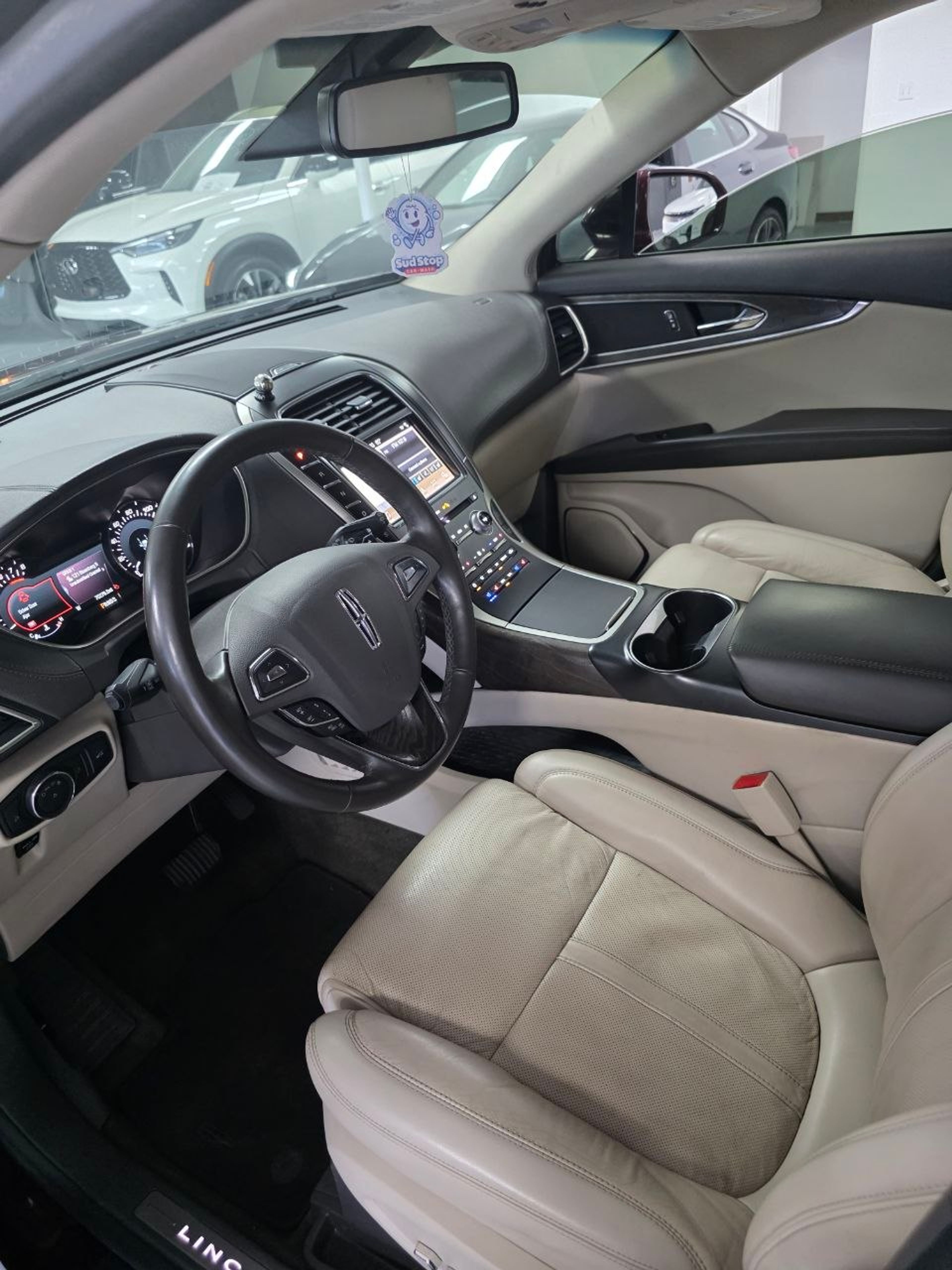 2018 LINCOLN MKX Burgundy - Photo 5 of 8
