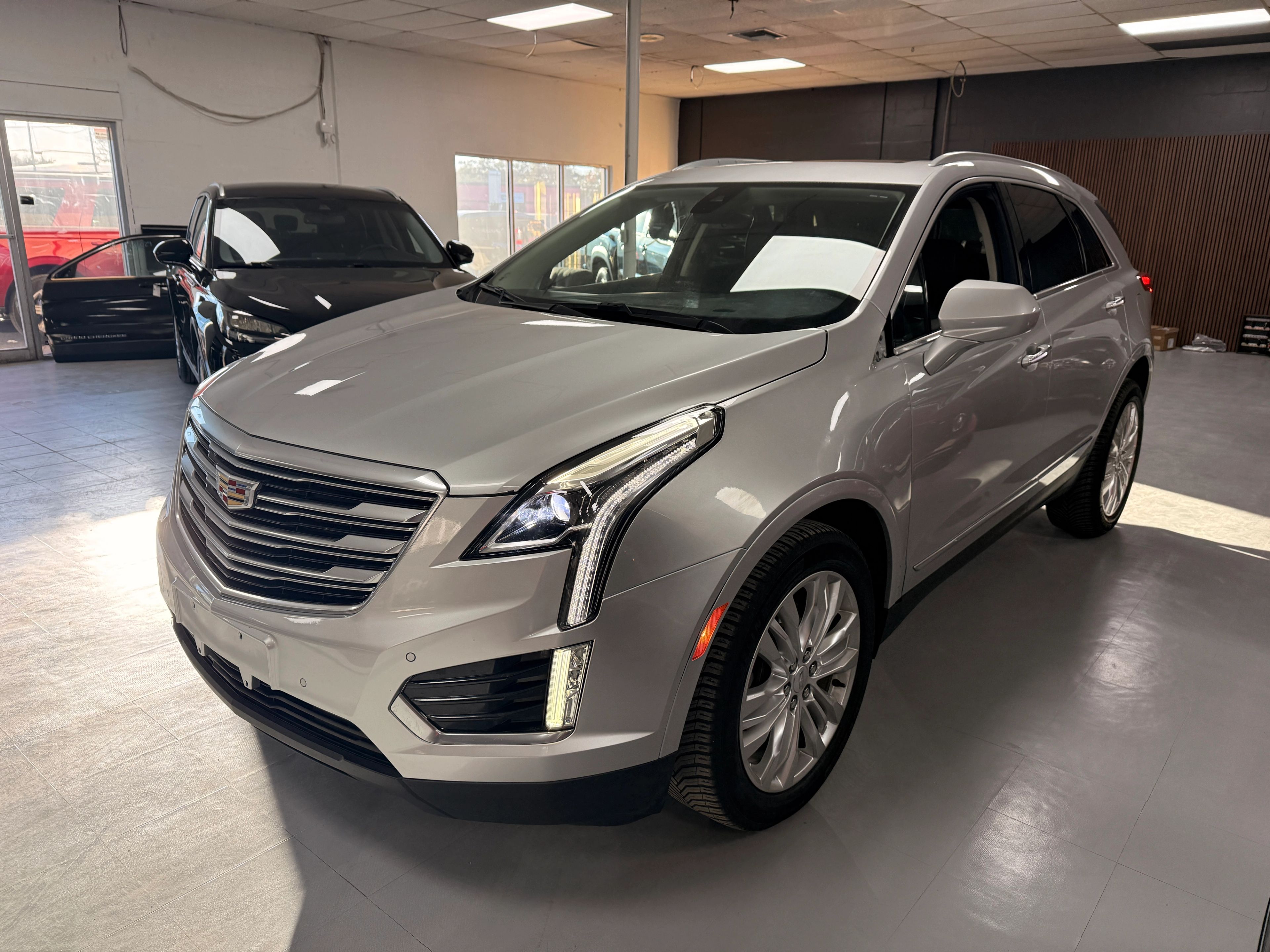 2018 CADILLAC XT5 Black - Photo 2 of 9
