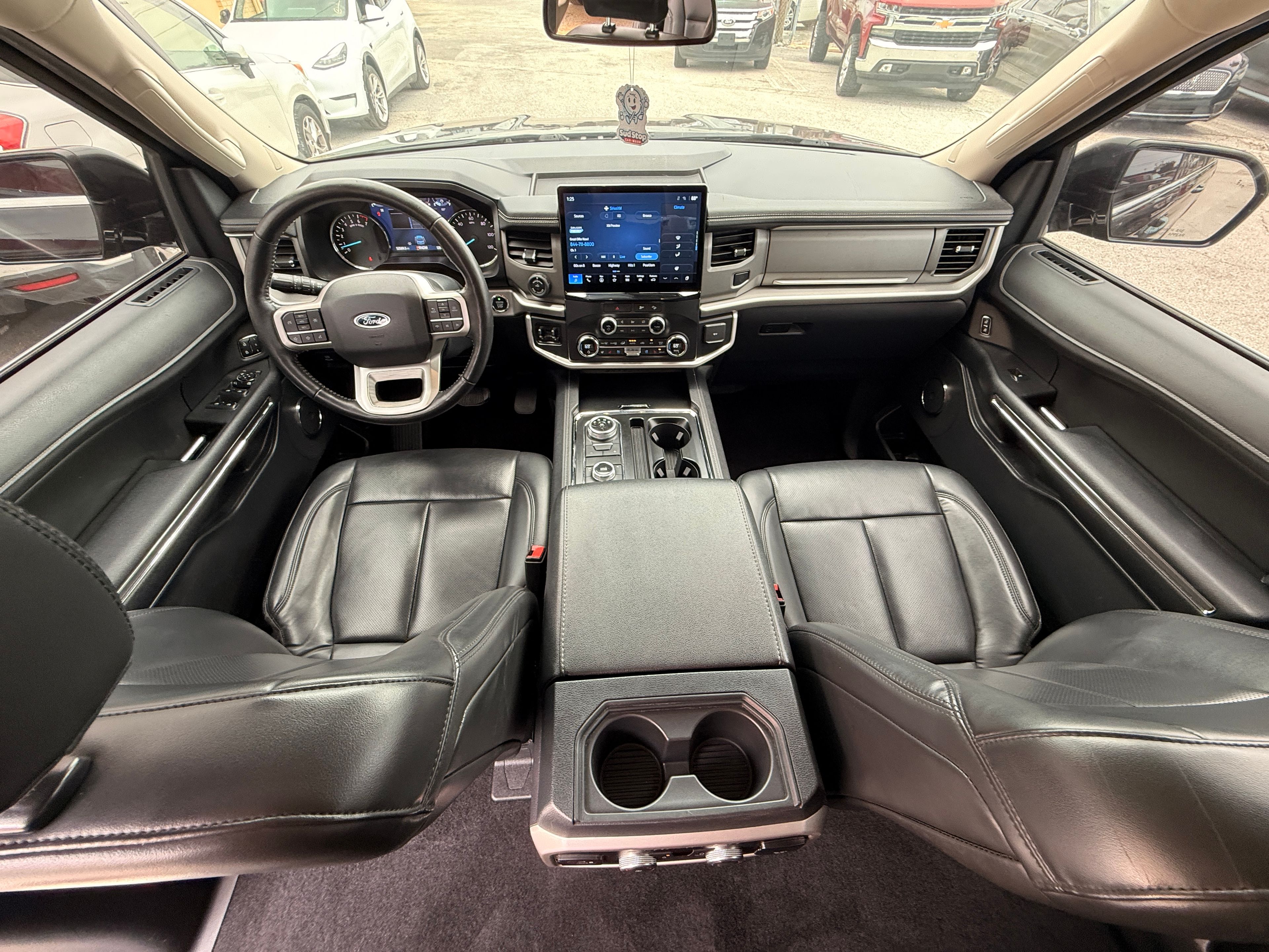 2022 Ford Expedition MAX Black - Photo 7 of 9
