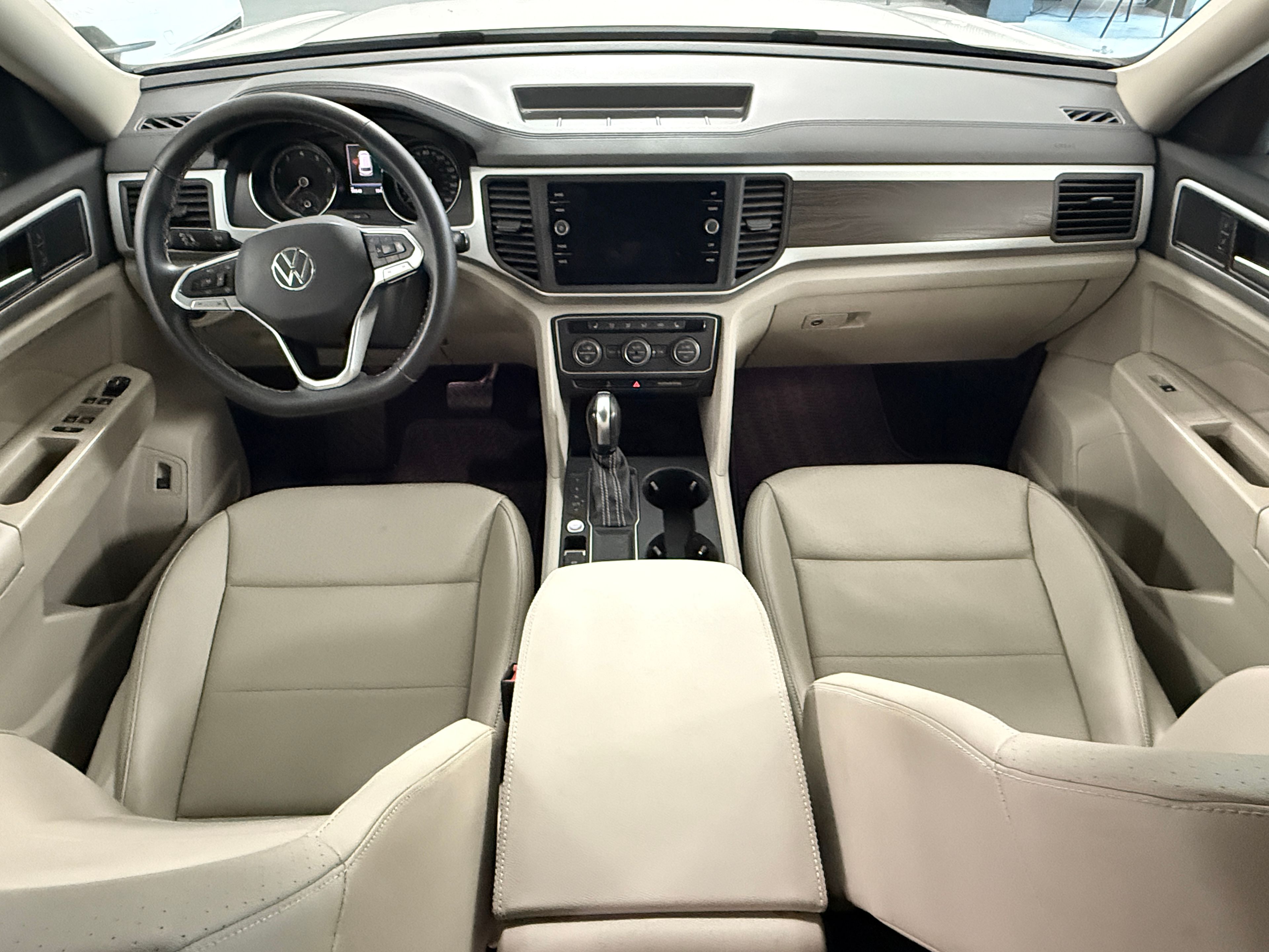 2021 Volkswagen Atlas White - Photo 5 of 9