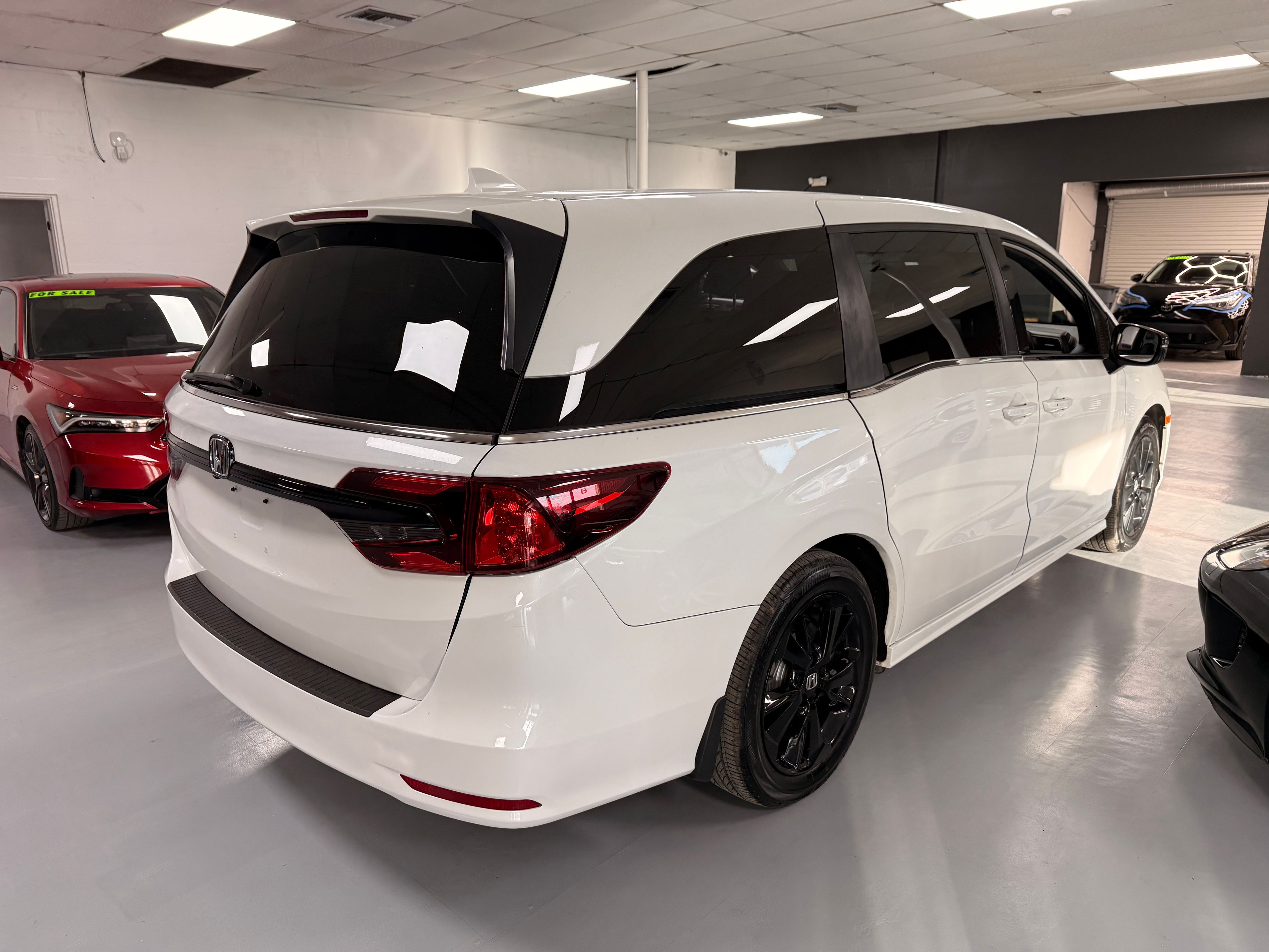 2023 Honda Odyssey Black - Photo 4 of 8