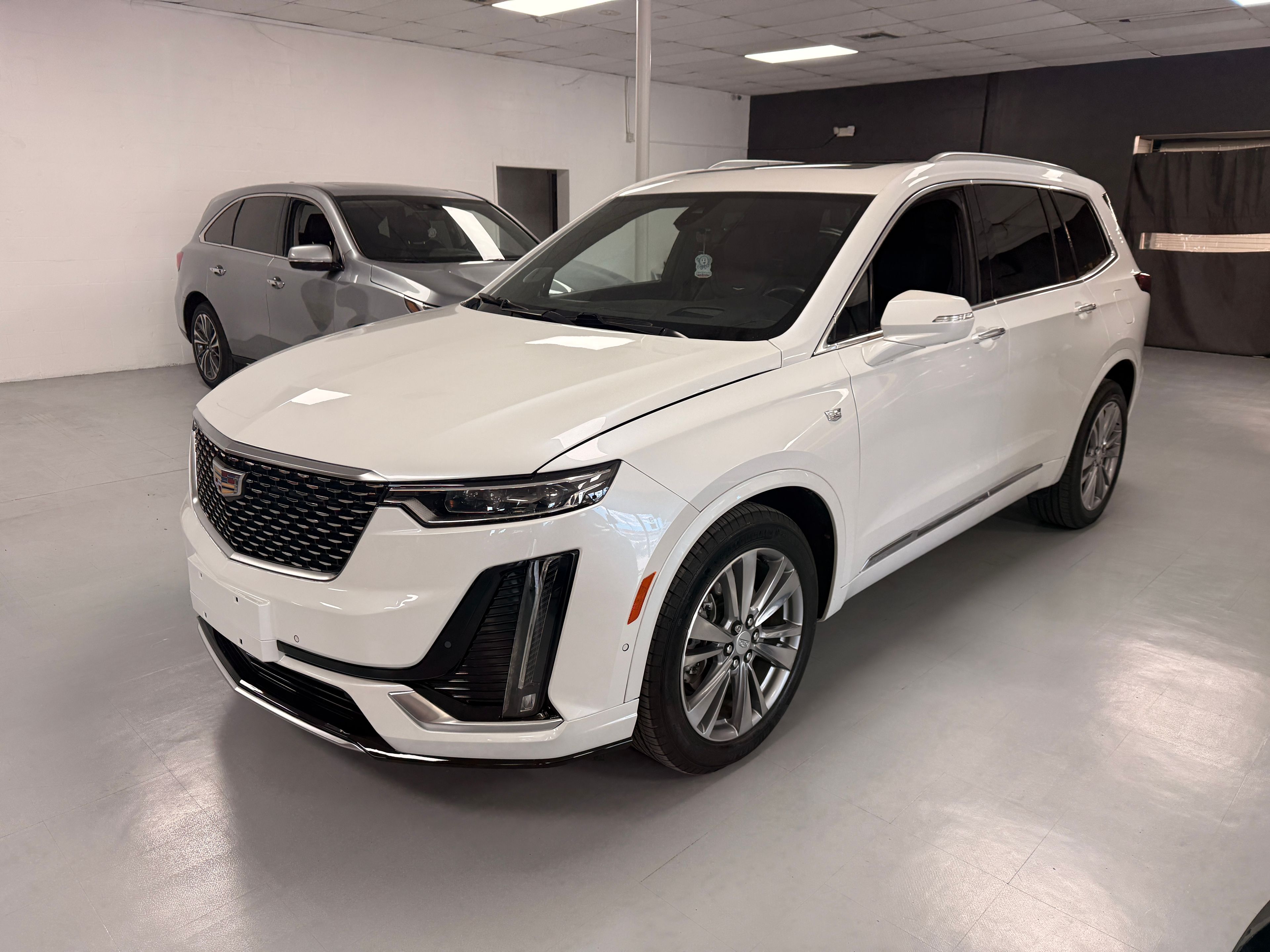 2023 CADILLAC XT6 White - Photo 1 of 7