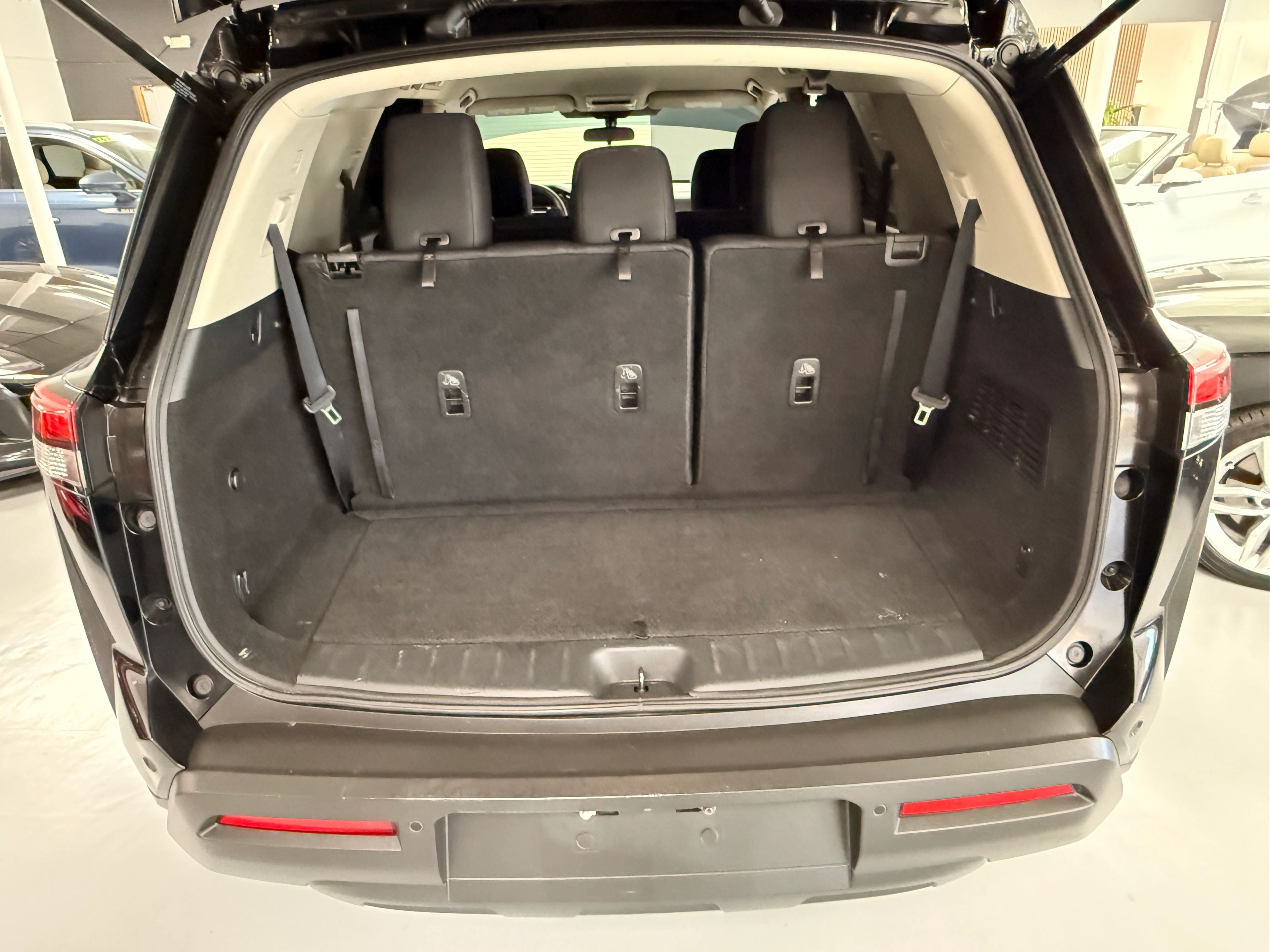 2022 Nissan Pathfinder Black - Photo 7 of 8