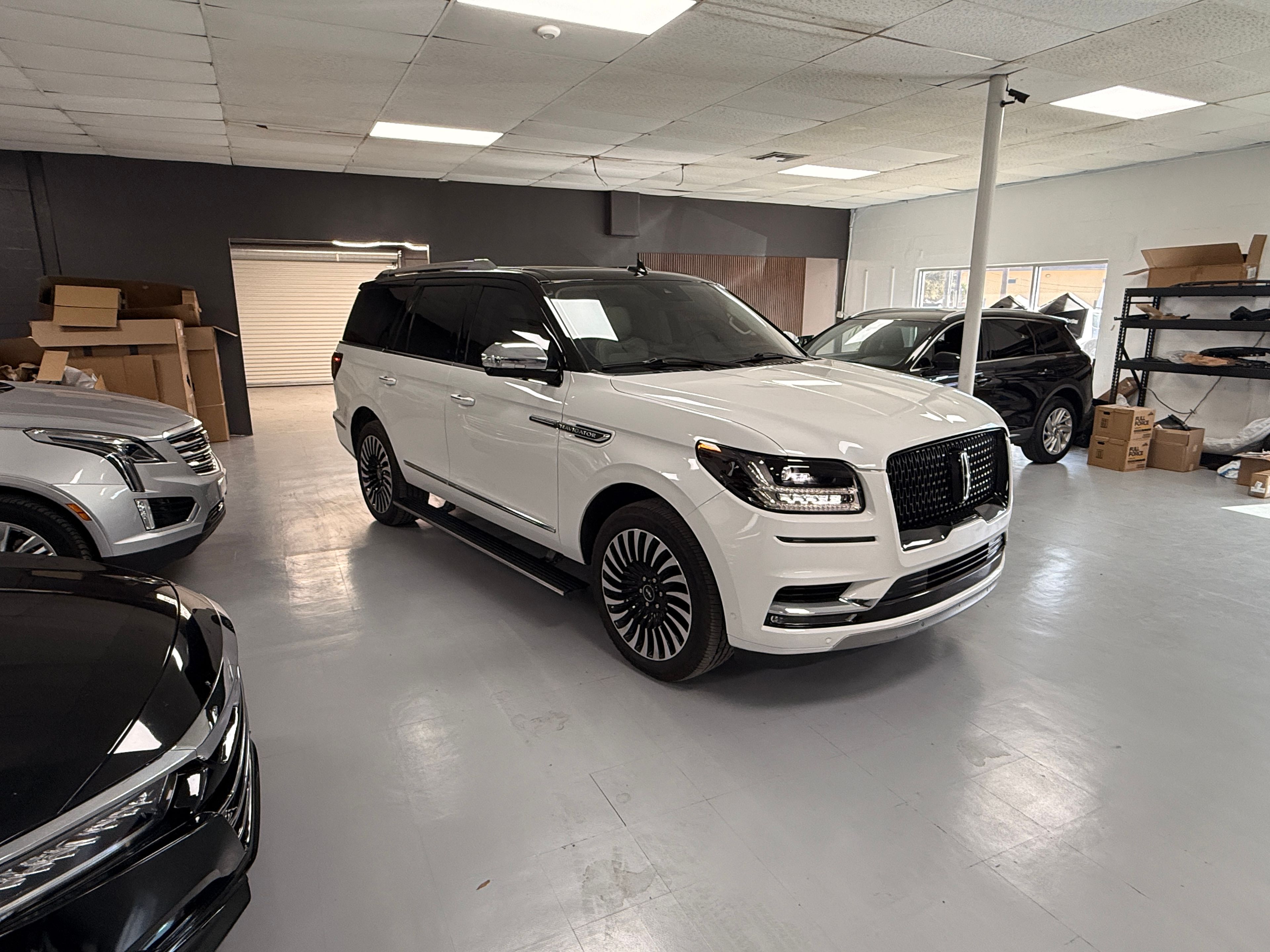 2021 LINCOLN Navigator White - Photo 1 of 10