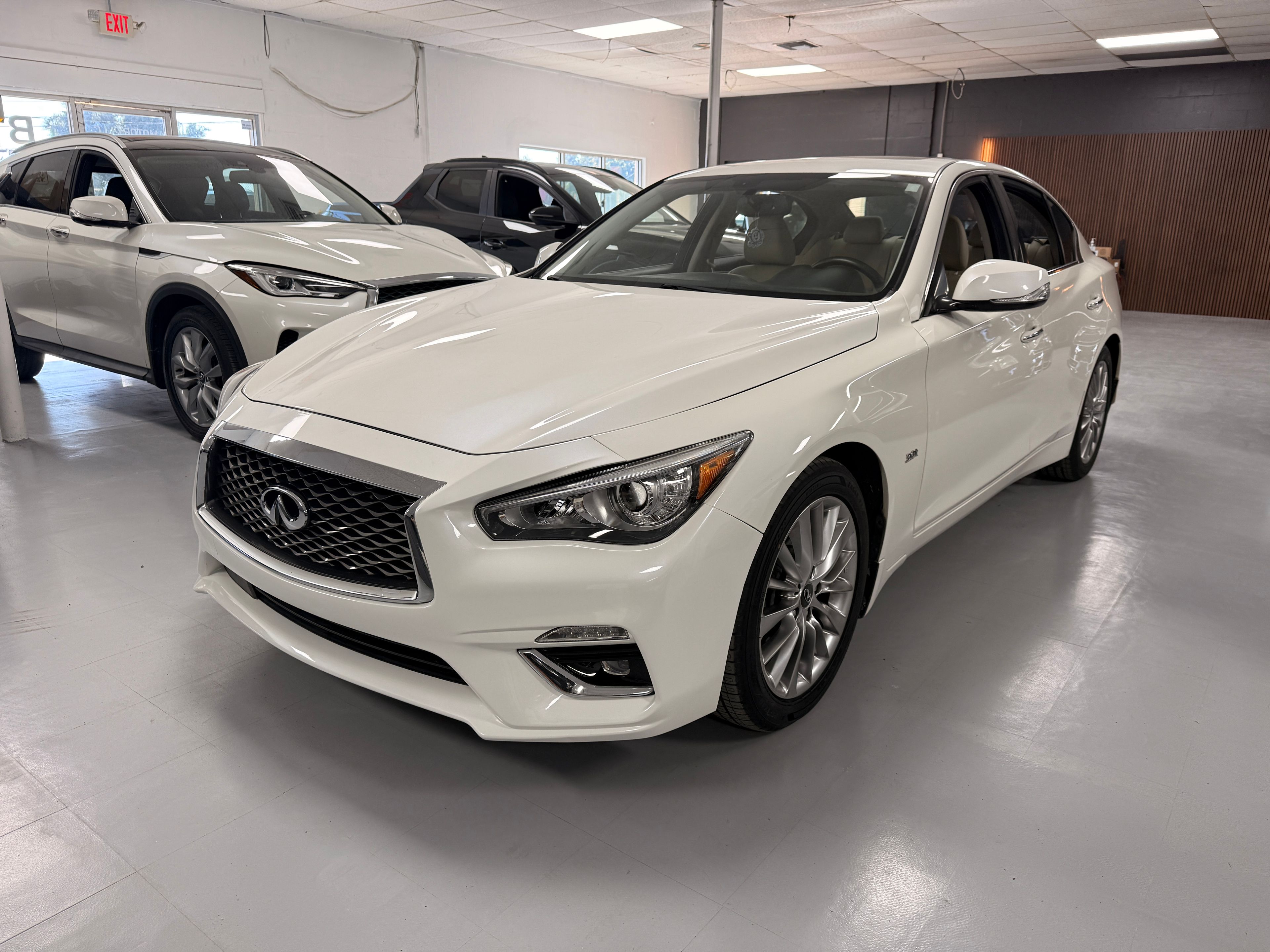 2019 INFINITI Q50 Beige - Photo 2 of 7