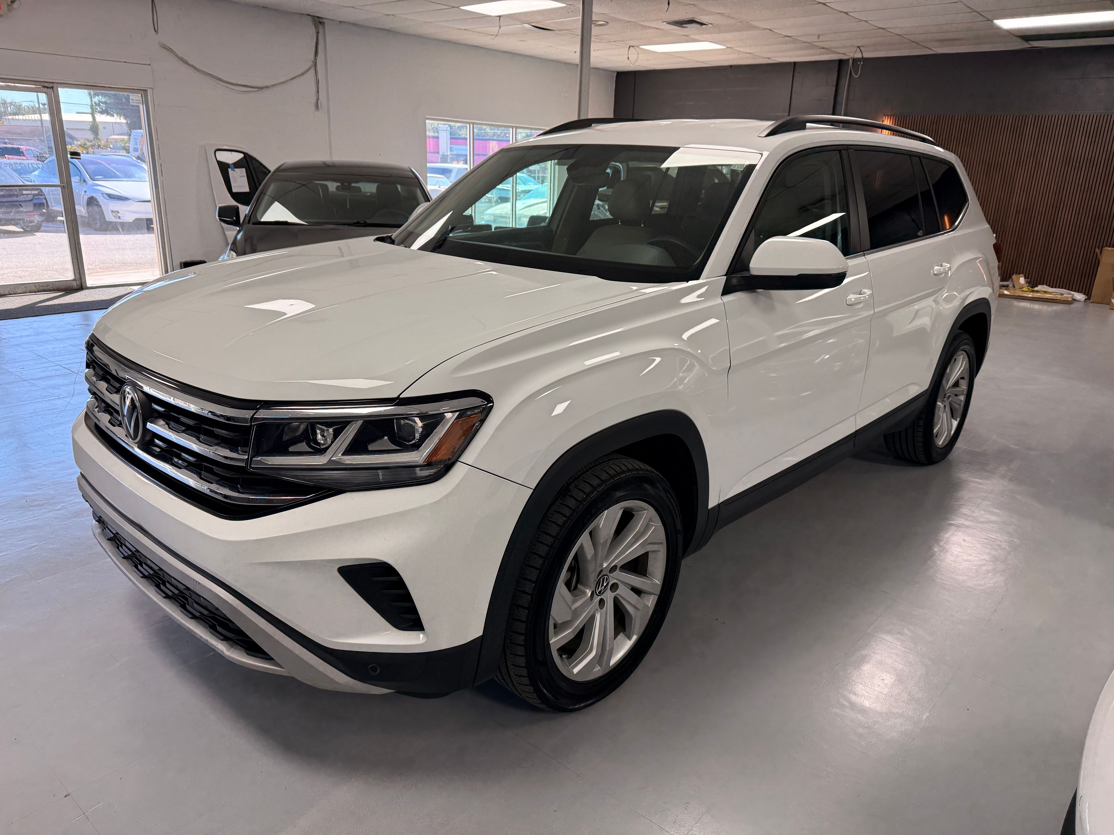 2021 Volkswagen Atlas White - Photo 2 of 9
