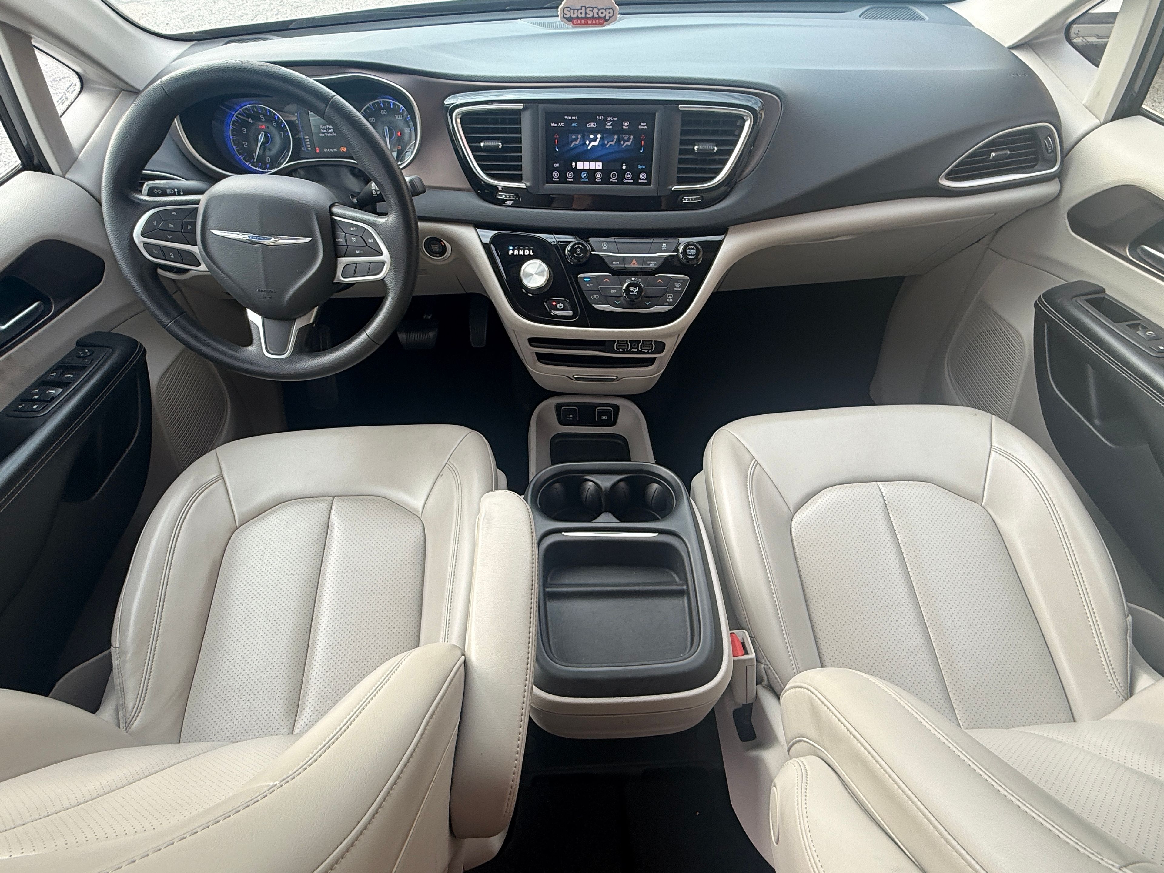 2021 CHRYSLER Voyager Gray - Photo 8 of 9