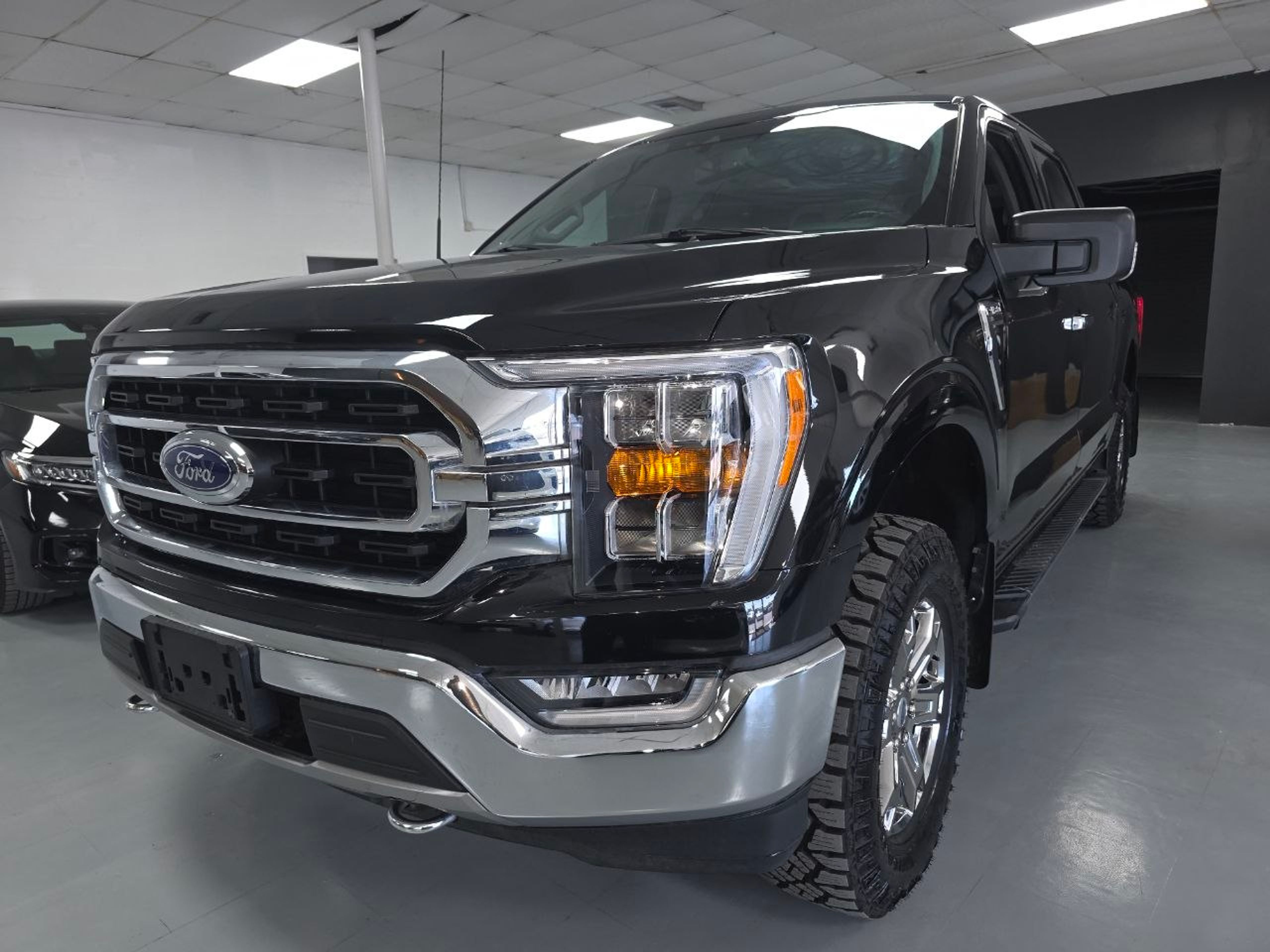 2021 Ford F-150 Black - Photo 2 of 8