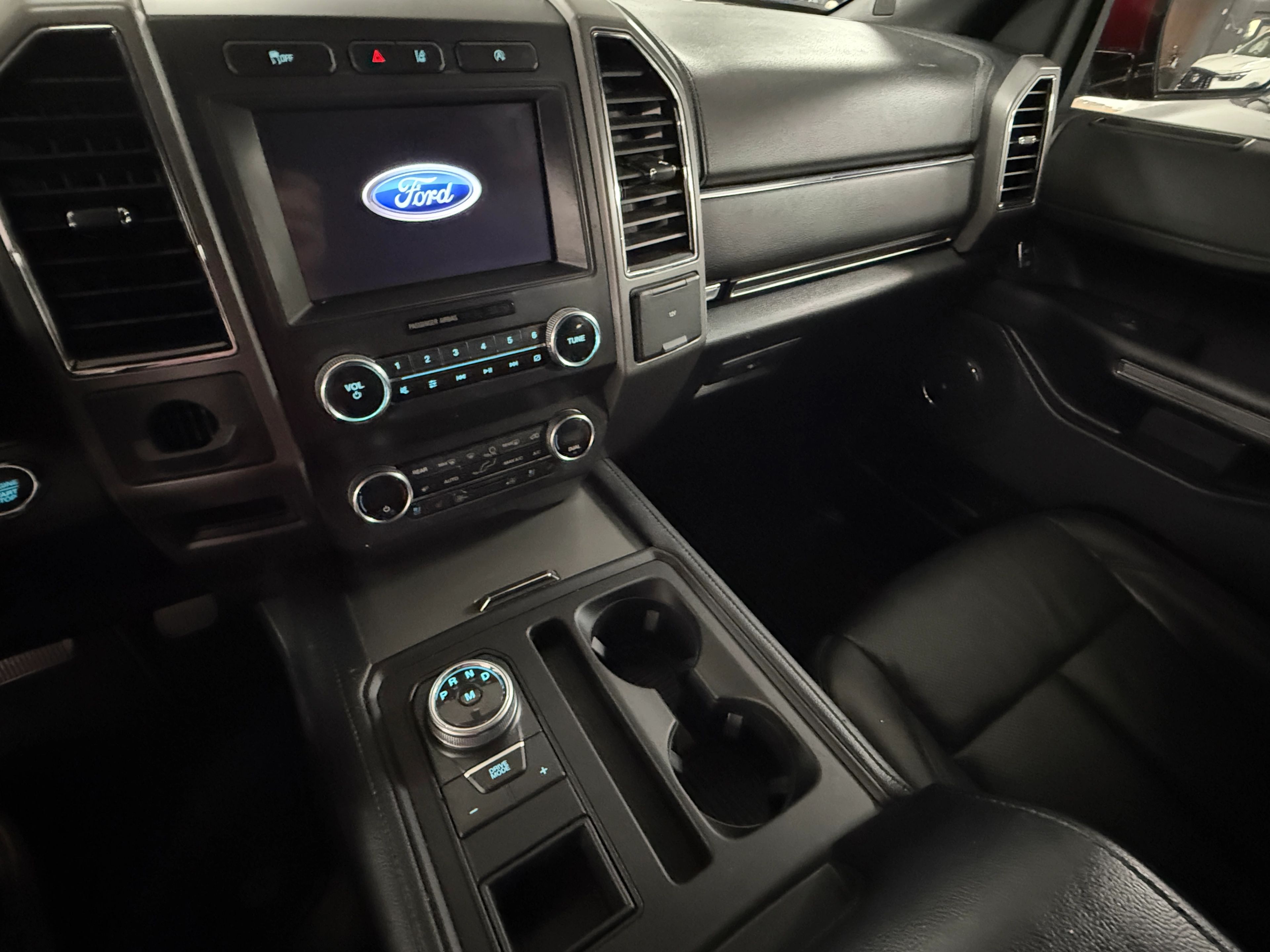 2019 Ford Expedition MAX Beige - Photo 8 of 10