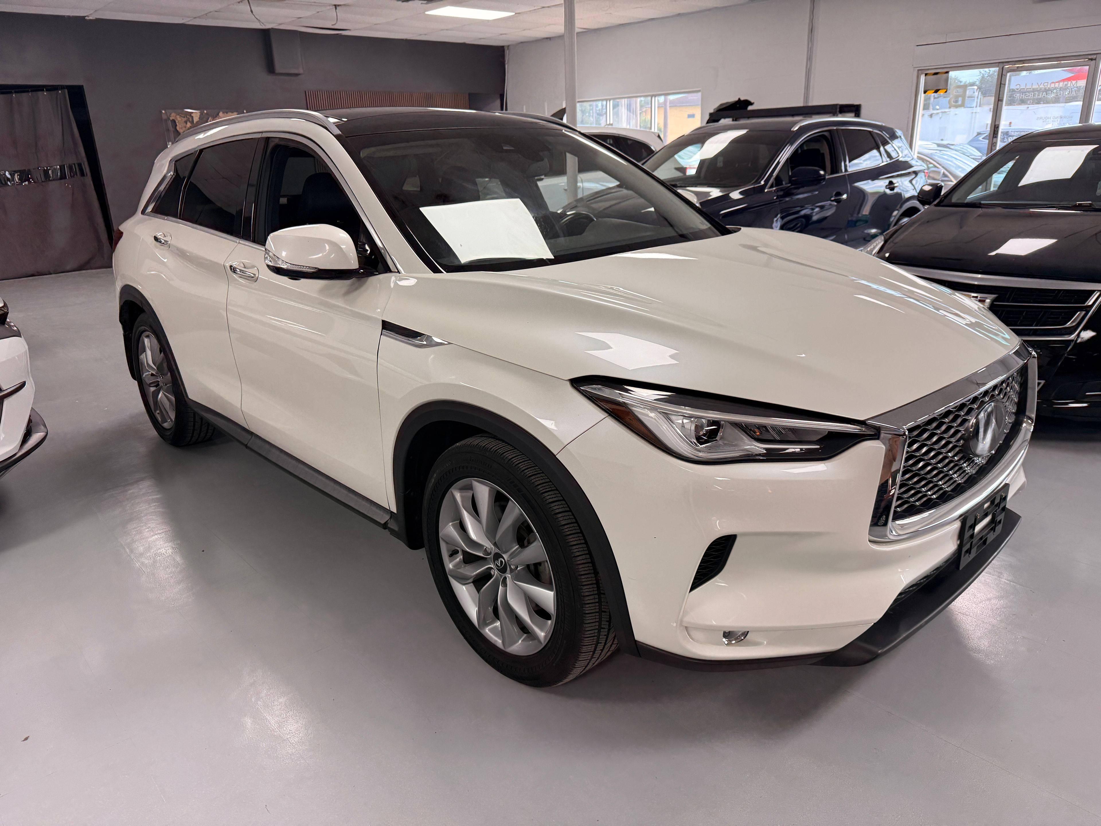 2021 INFINITI QX50 White - Photo 2 of 7