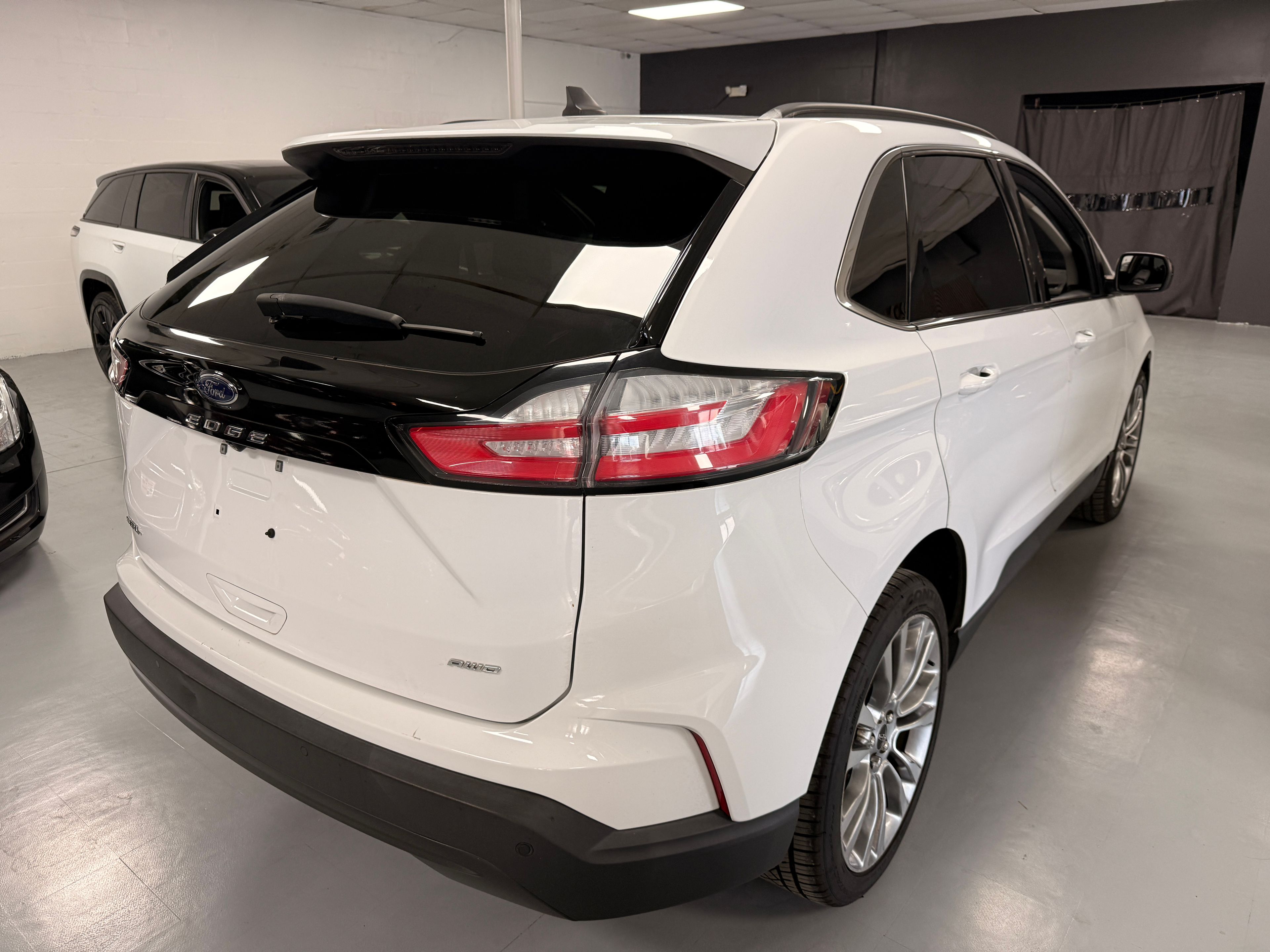 2022 Ford Edge White - Photo 3 of 7