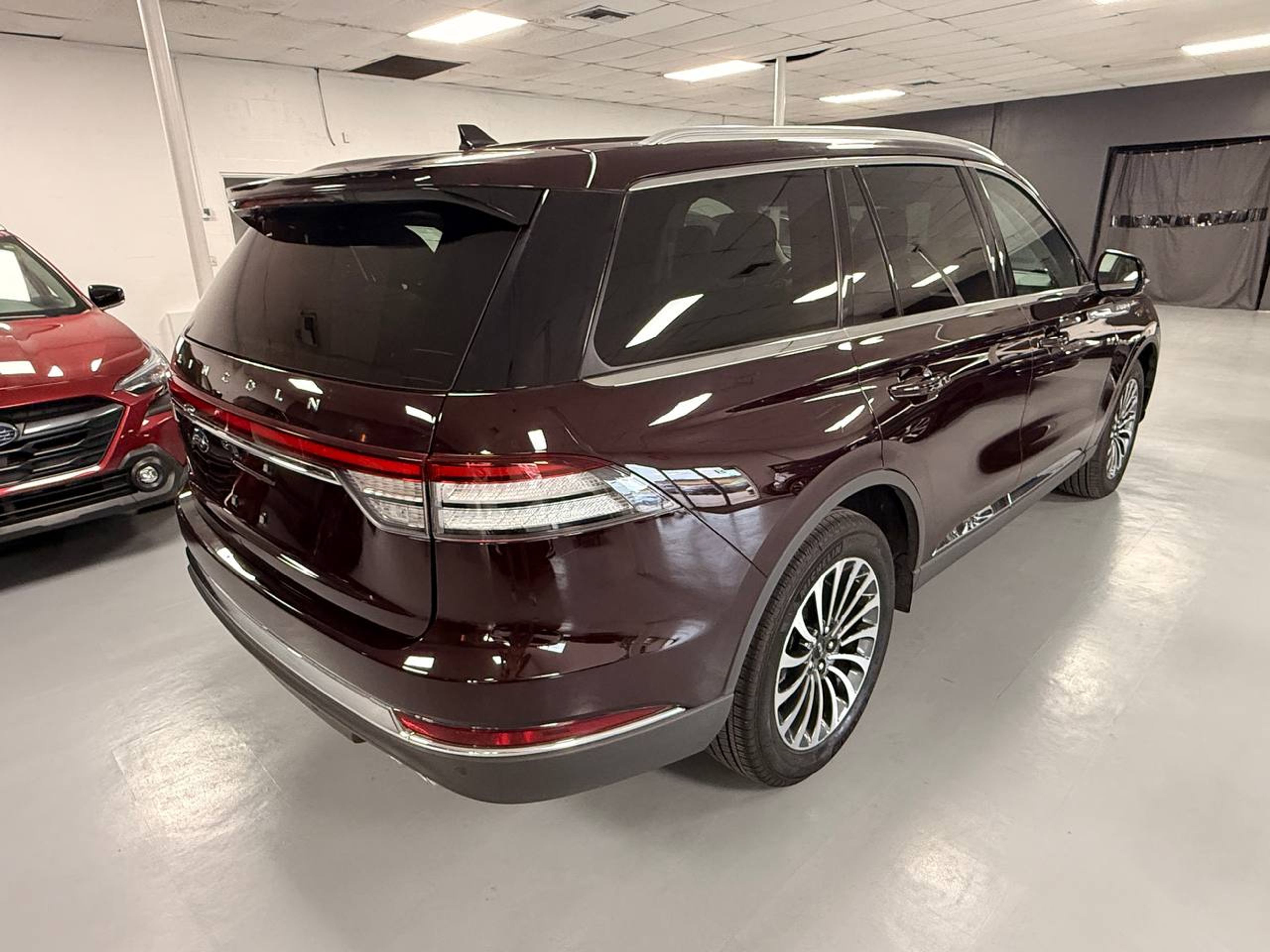2024 LINCOLN Aviator Burgundy - Photo 2 of 8