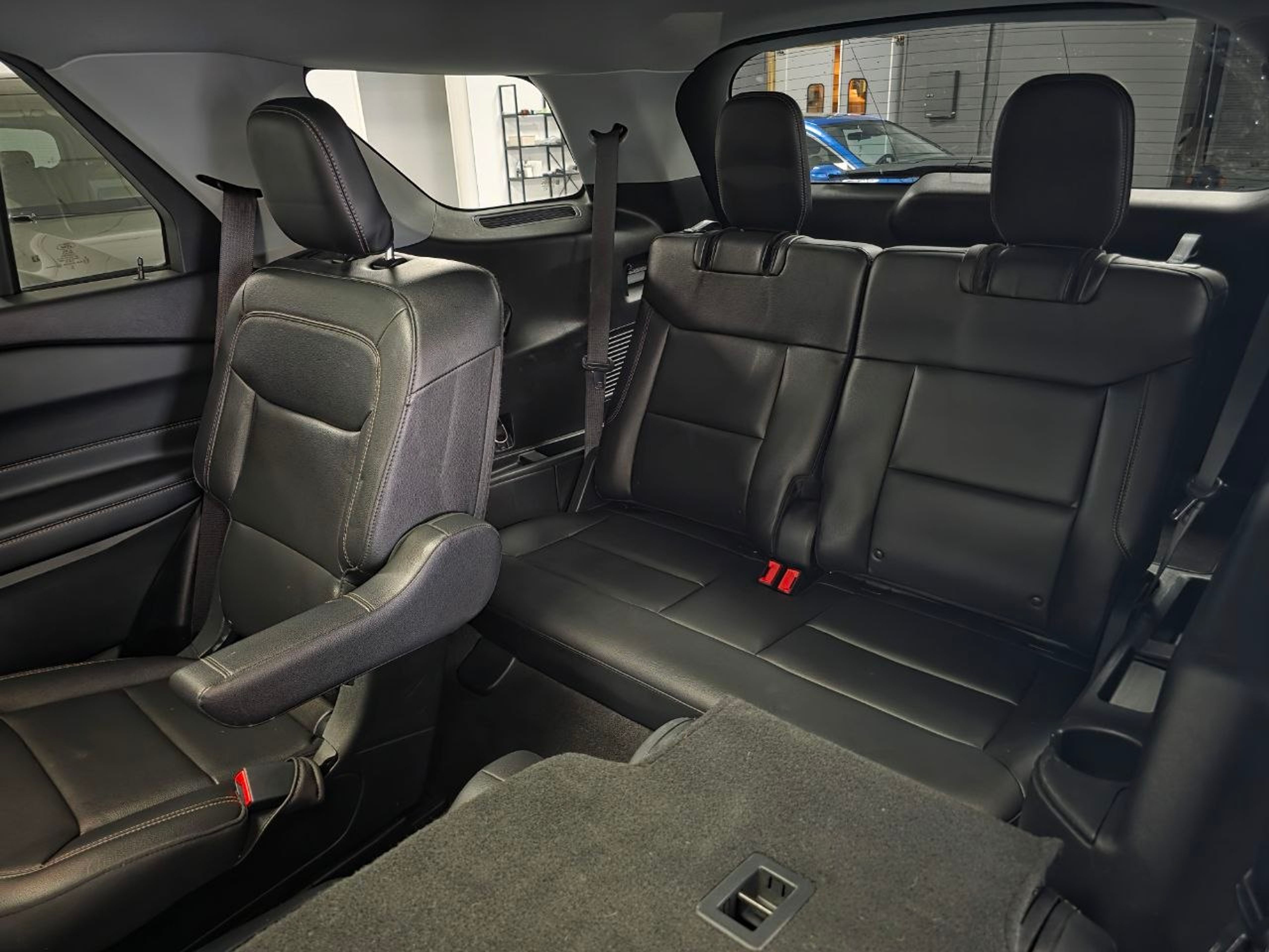 2021 Ford Explorer White - Photo 7 of 7