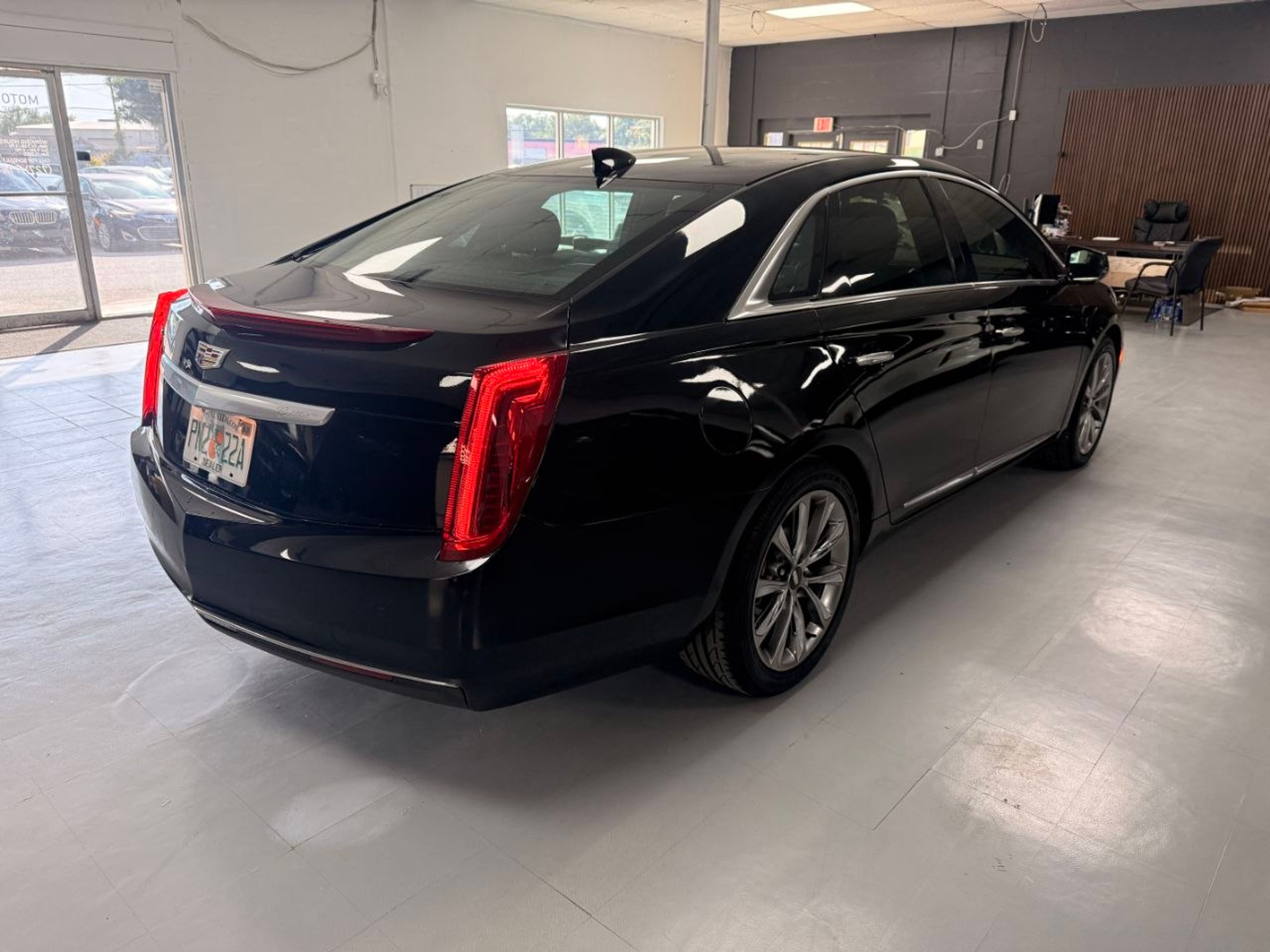 2017 CADILLAC XTS Black - Photo 4 of 8
