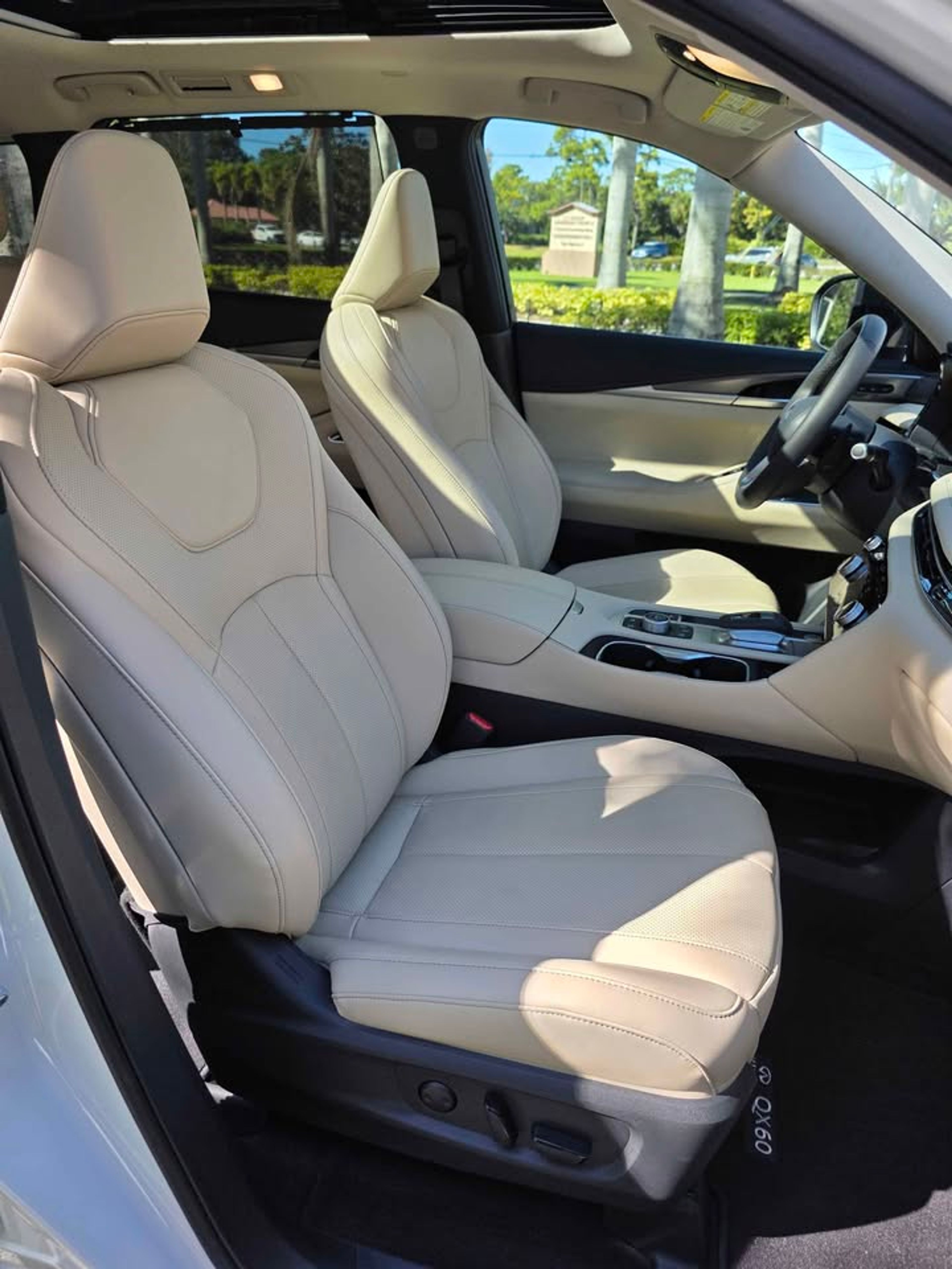 2025 INFINITI QX60 White - Photo 6 of 9