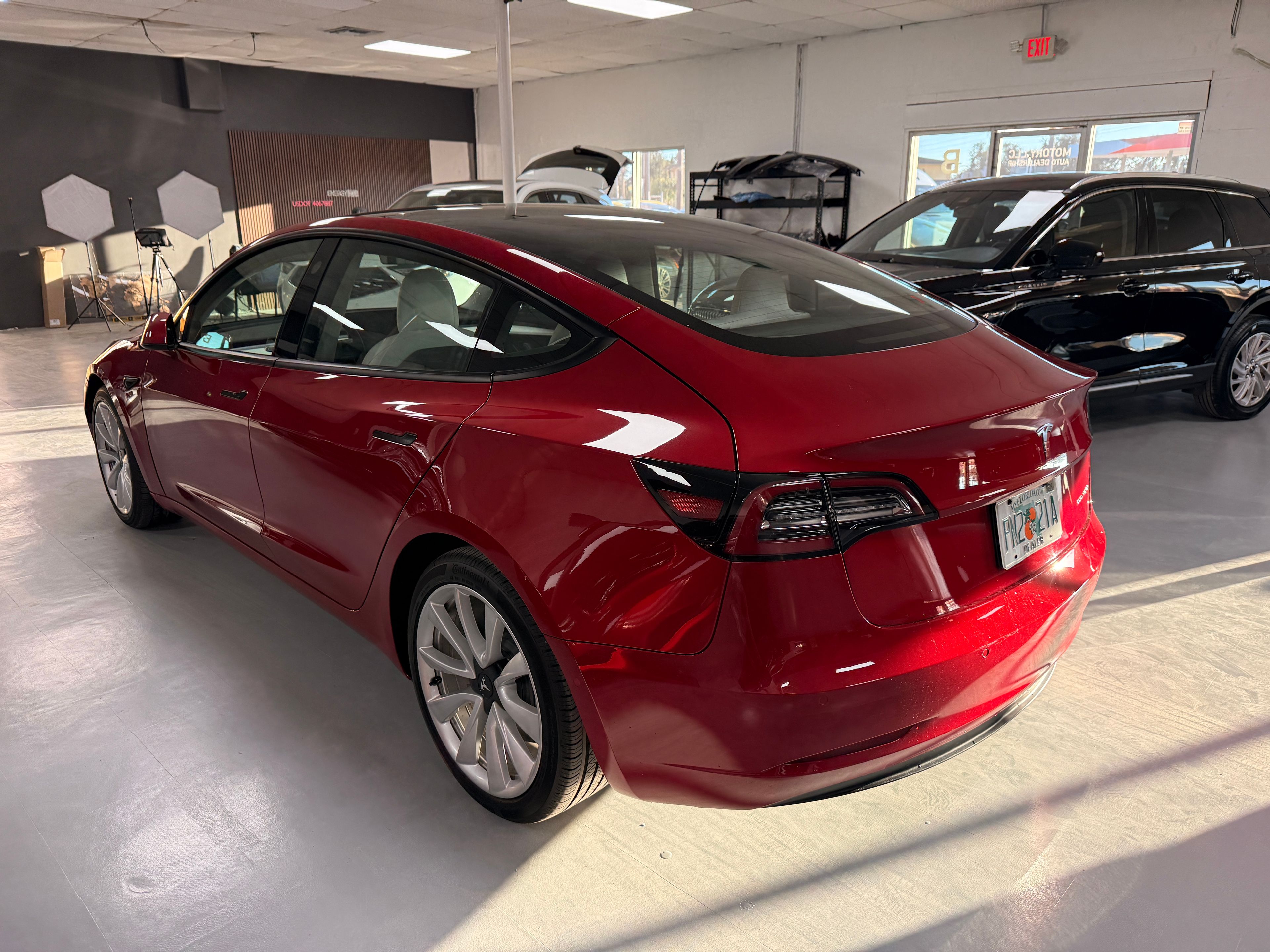2022 Tesla Model 3 Red - Photo 3 of 8