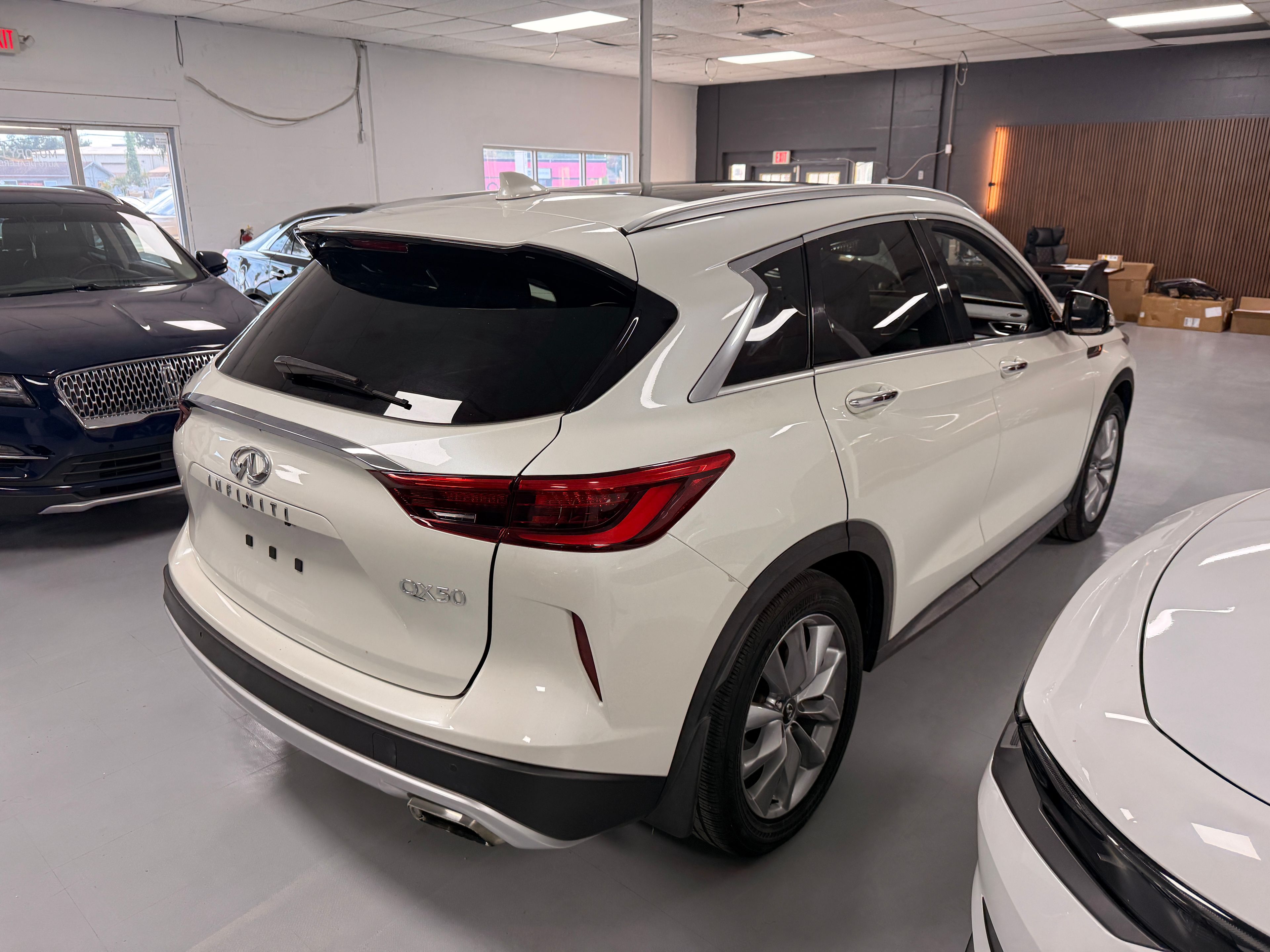 2021 INFINITI QX50 White - Photo 3 of 7
