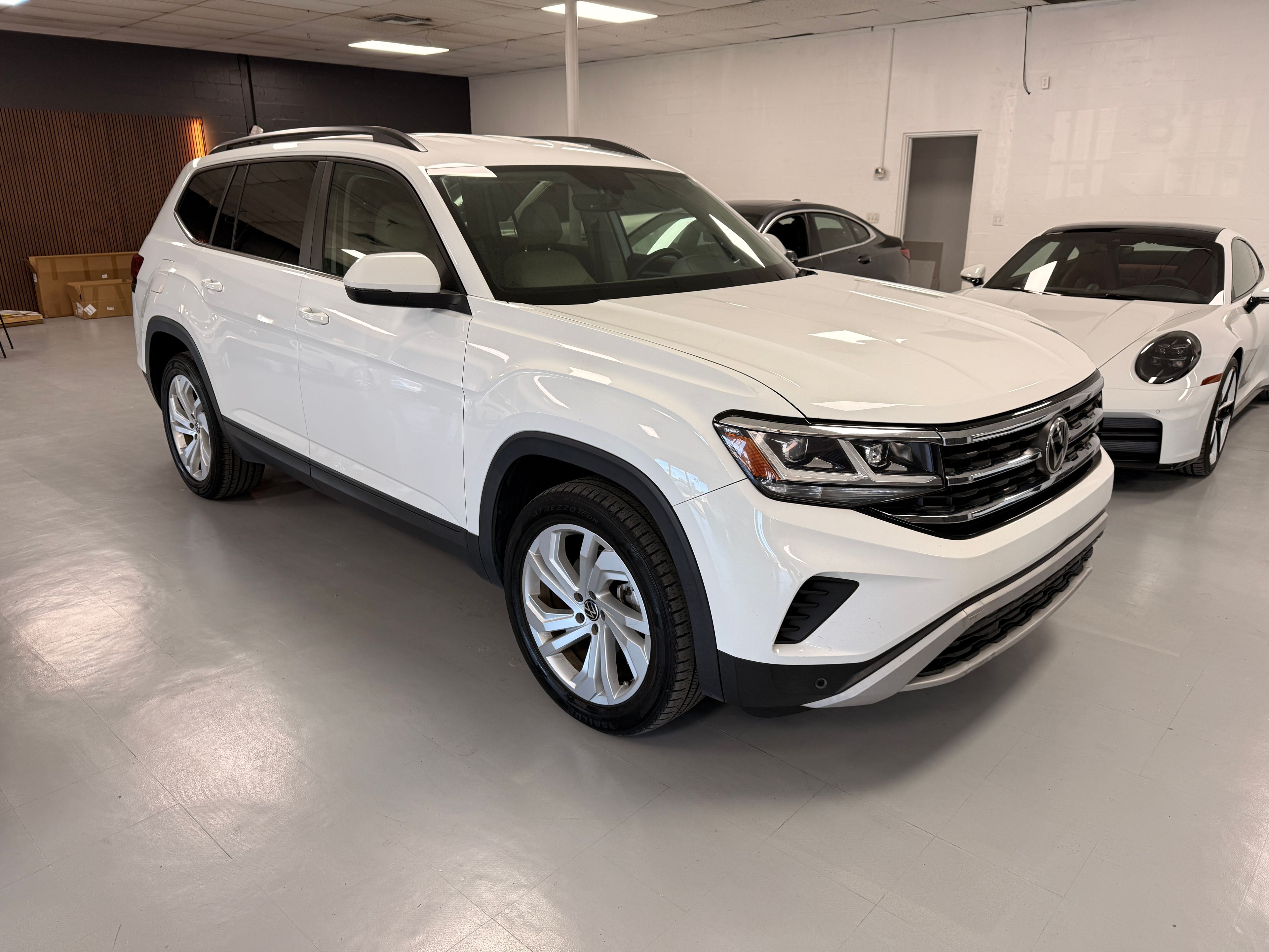 2021 Volkswagen Atlas White - Photo 1 of 9
