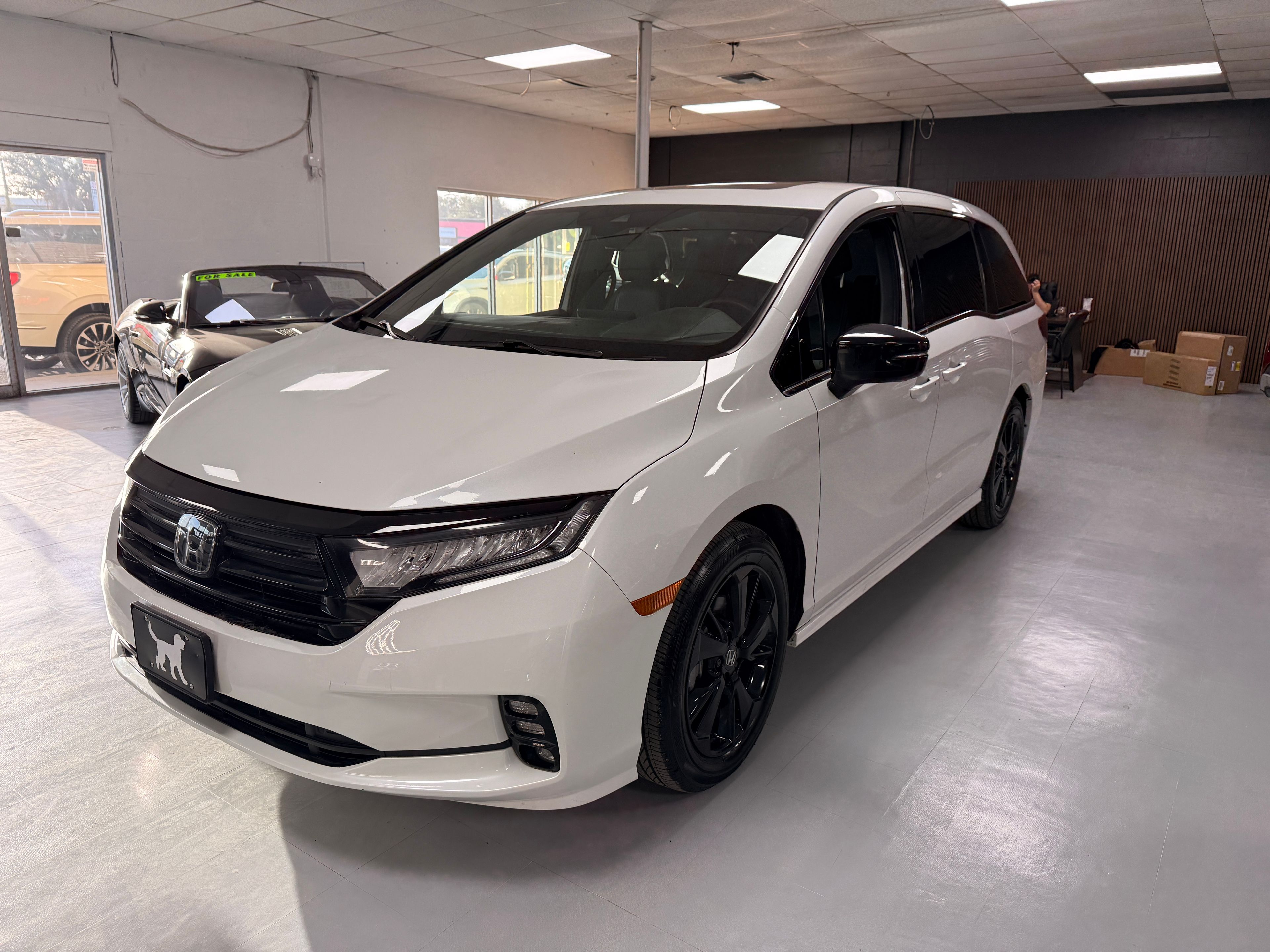 2023 Honda Odyssey Black - Photo 2 of 8