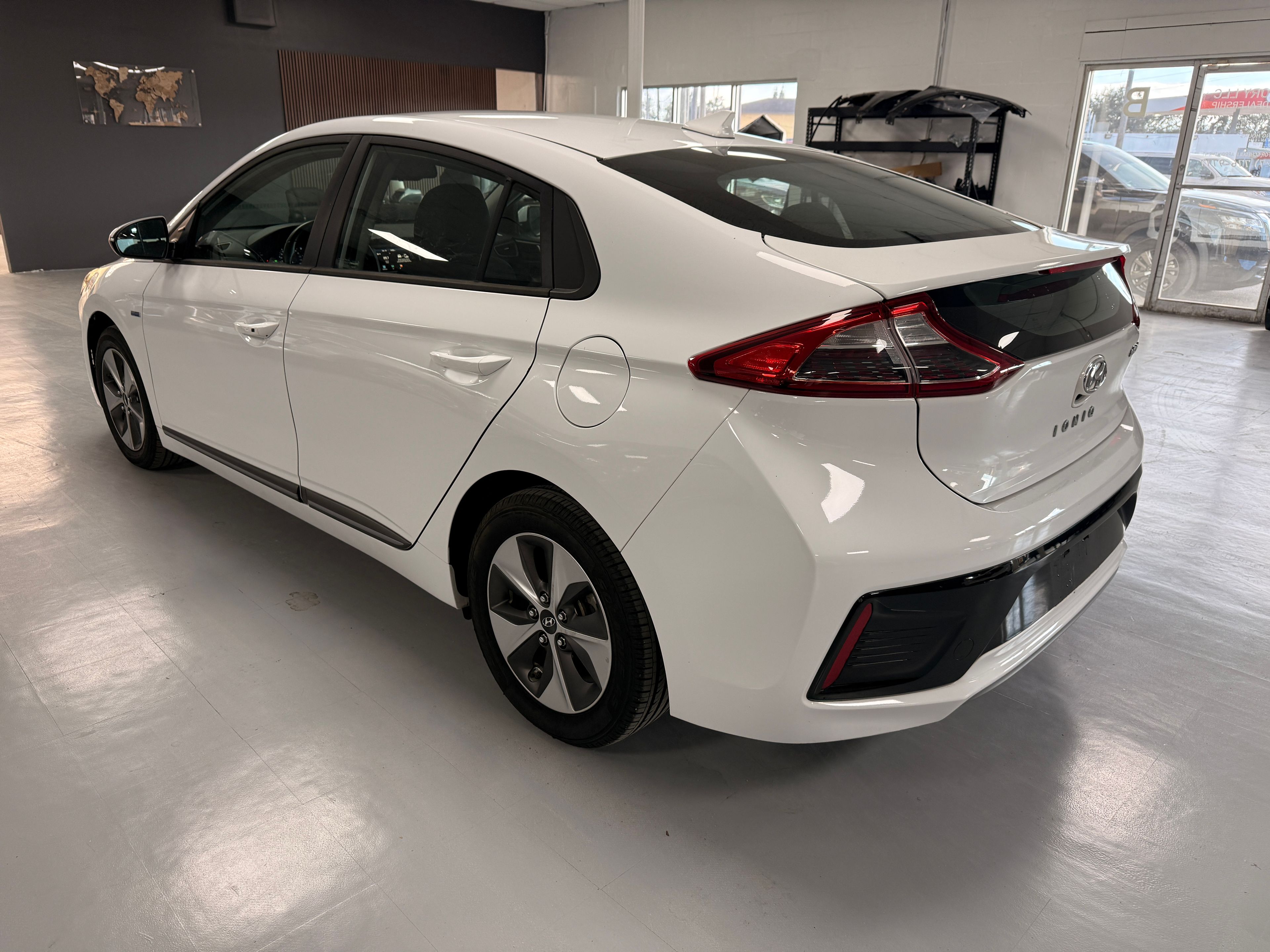 2019 Hyundai Ioniq White - Photo 3 of 7