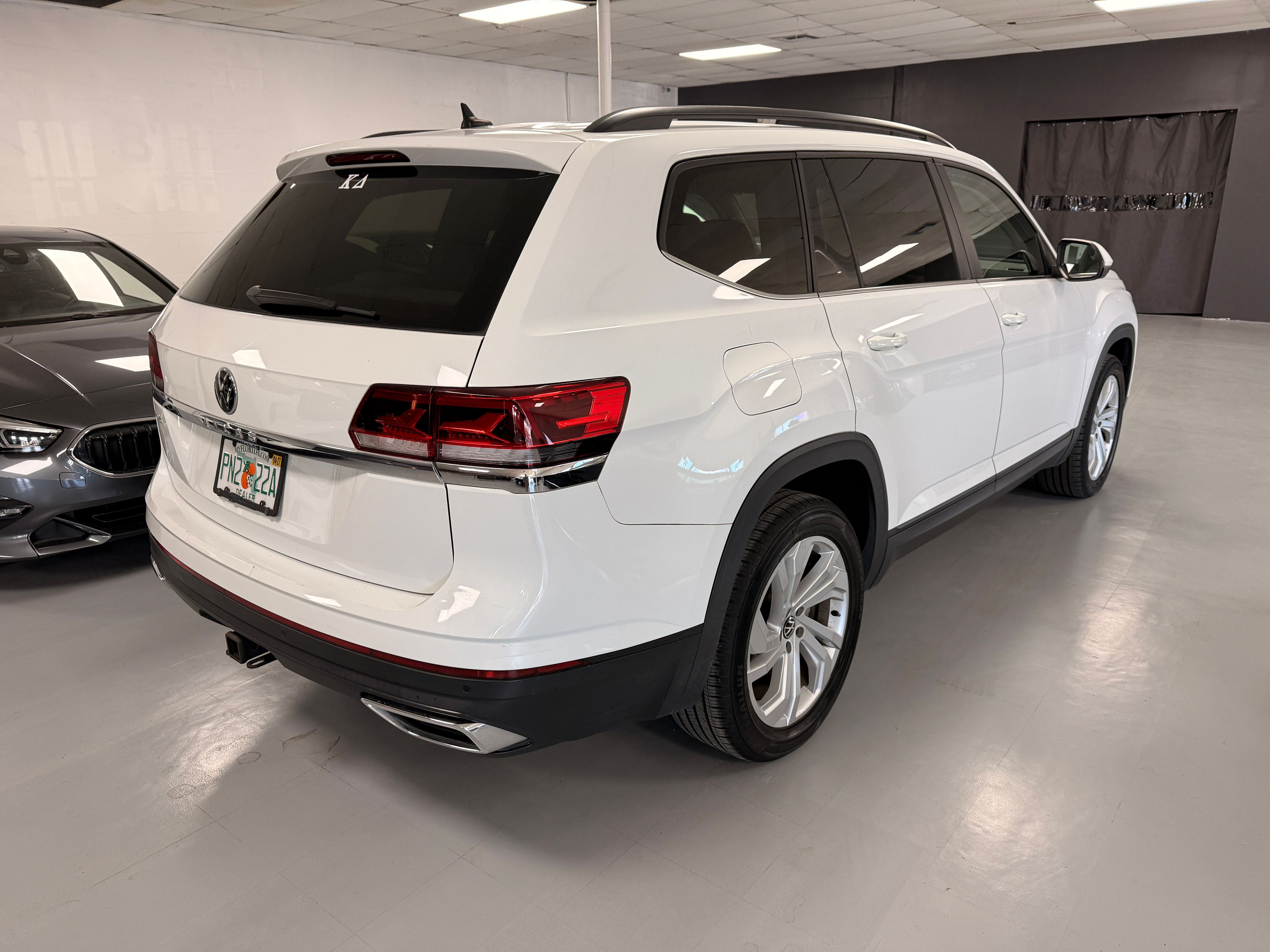 2021 Volkswagen Atlas White - Photo 4 of 9