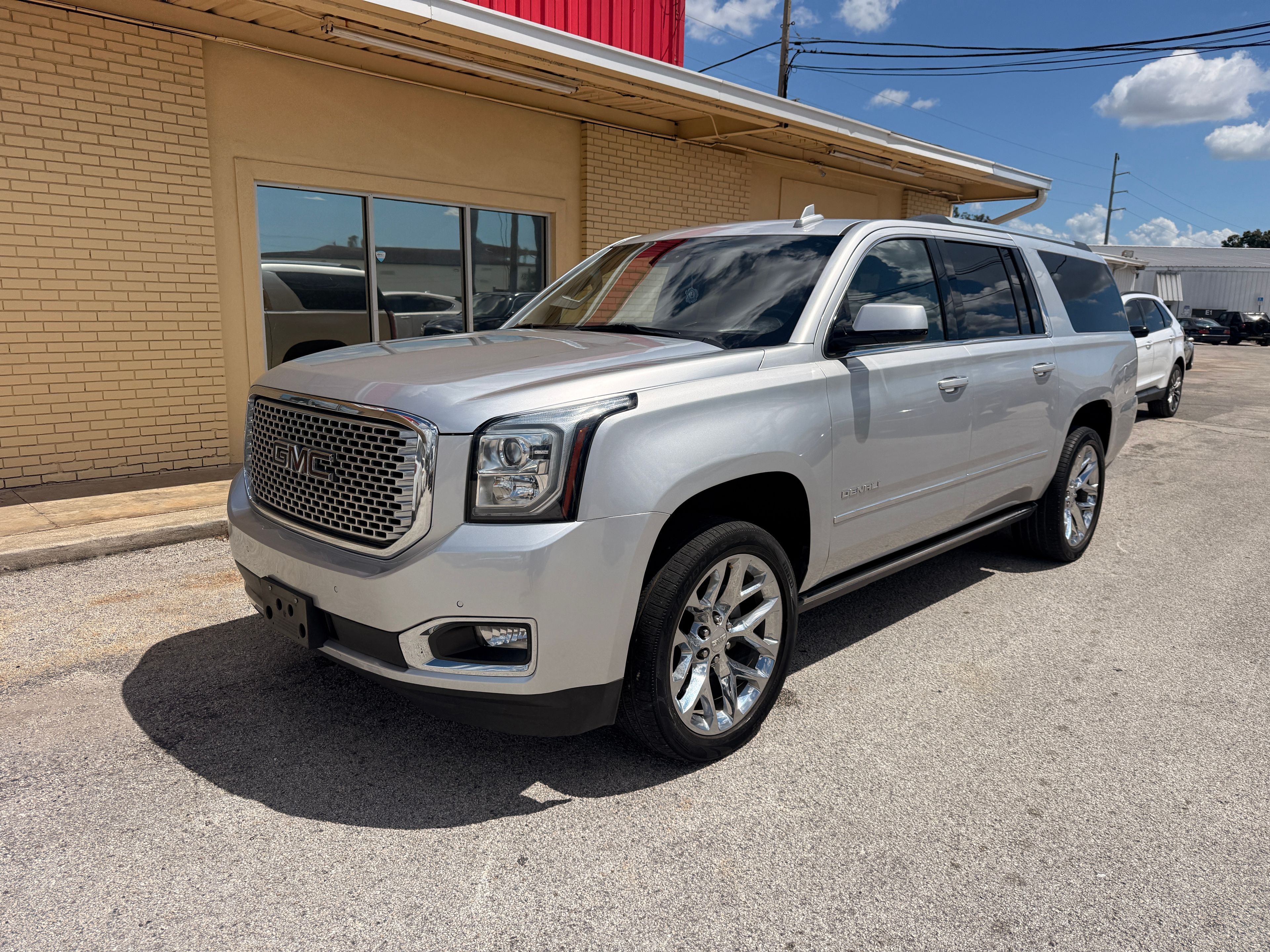 2019 GMC Yukon XL - Photo 1 of 8