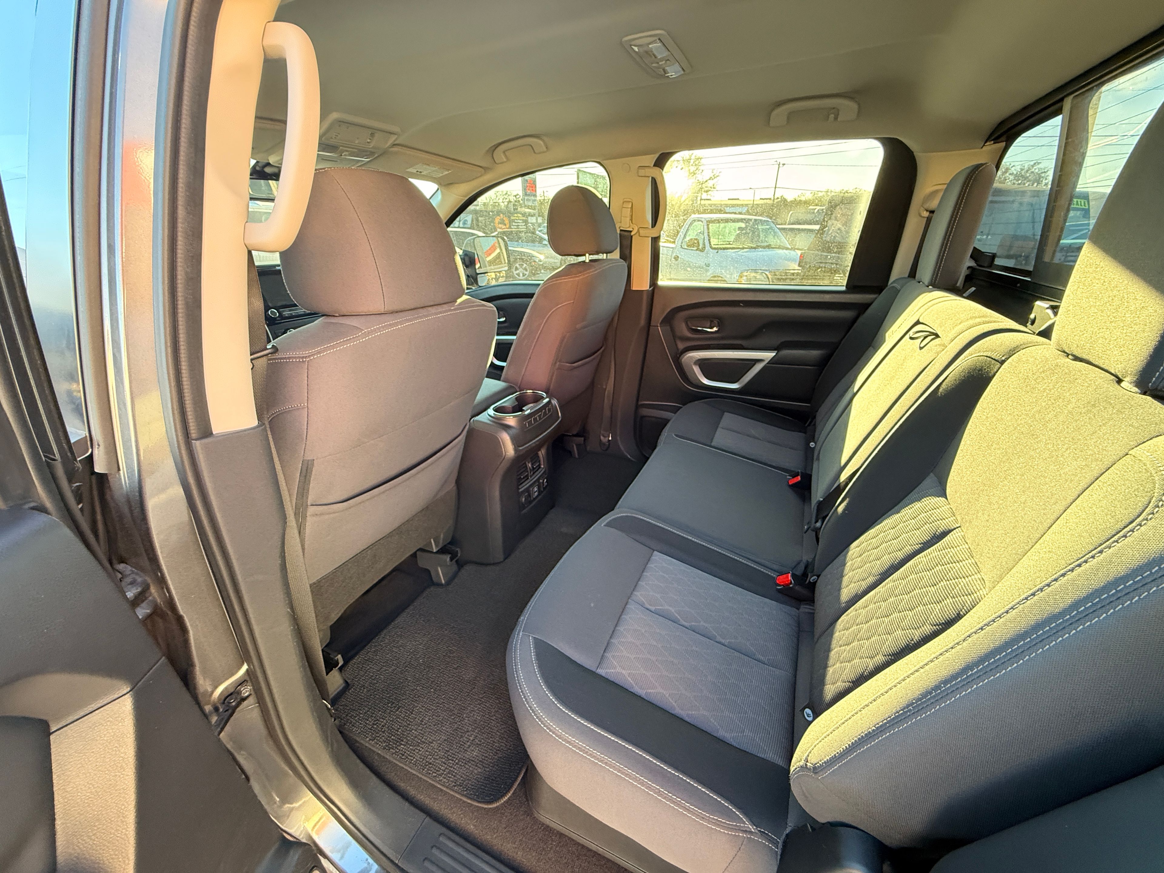 2023 Nissan Titan Gray - Photo 7 of 9