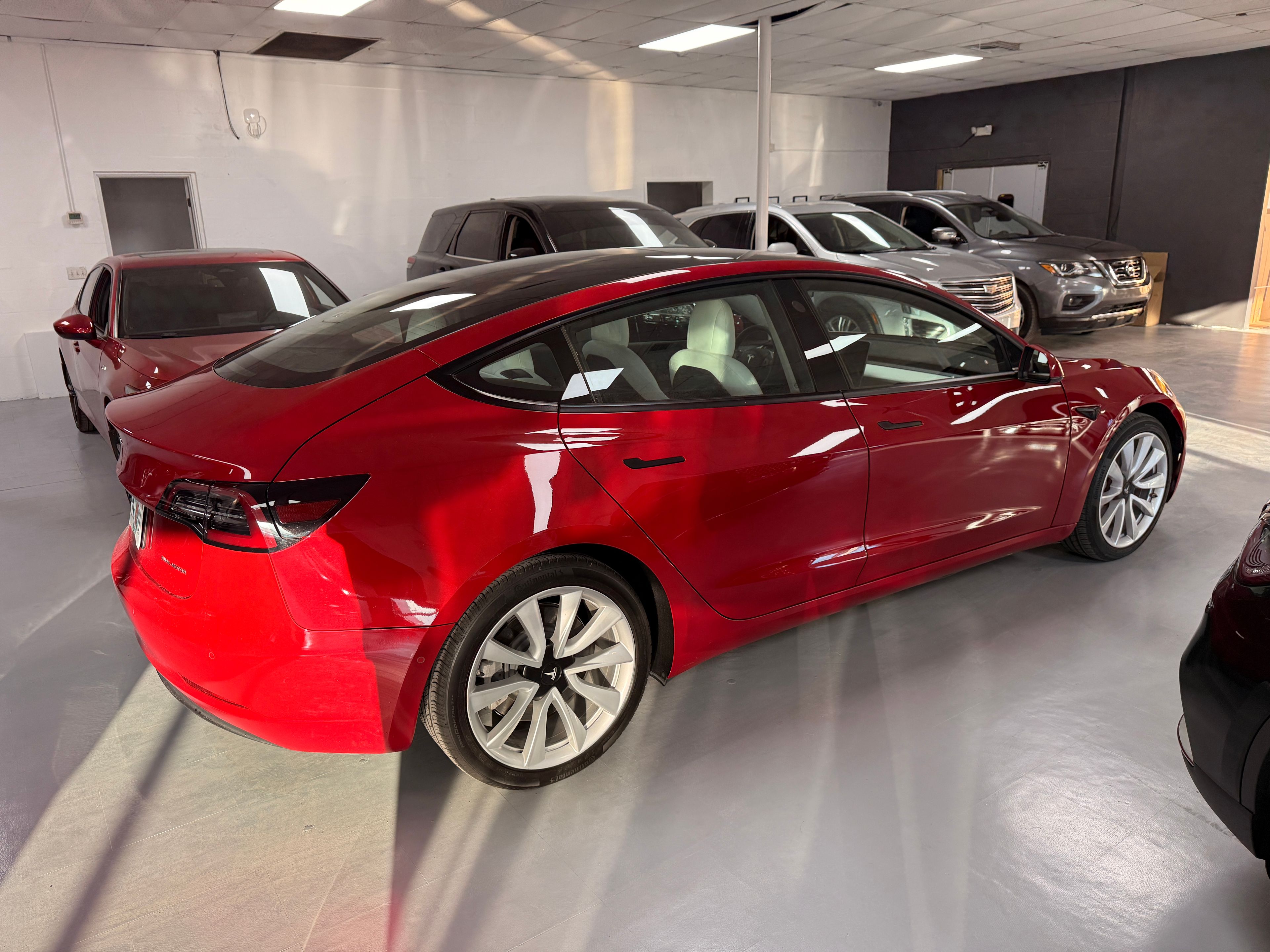 2022 Tesla Model 3 Red - Photo 4 of 8