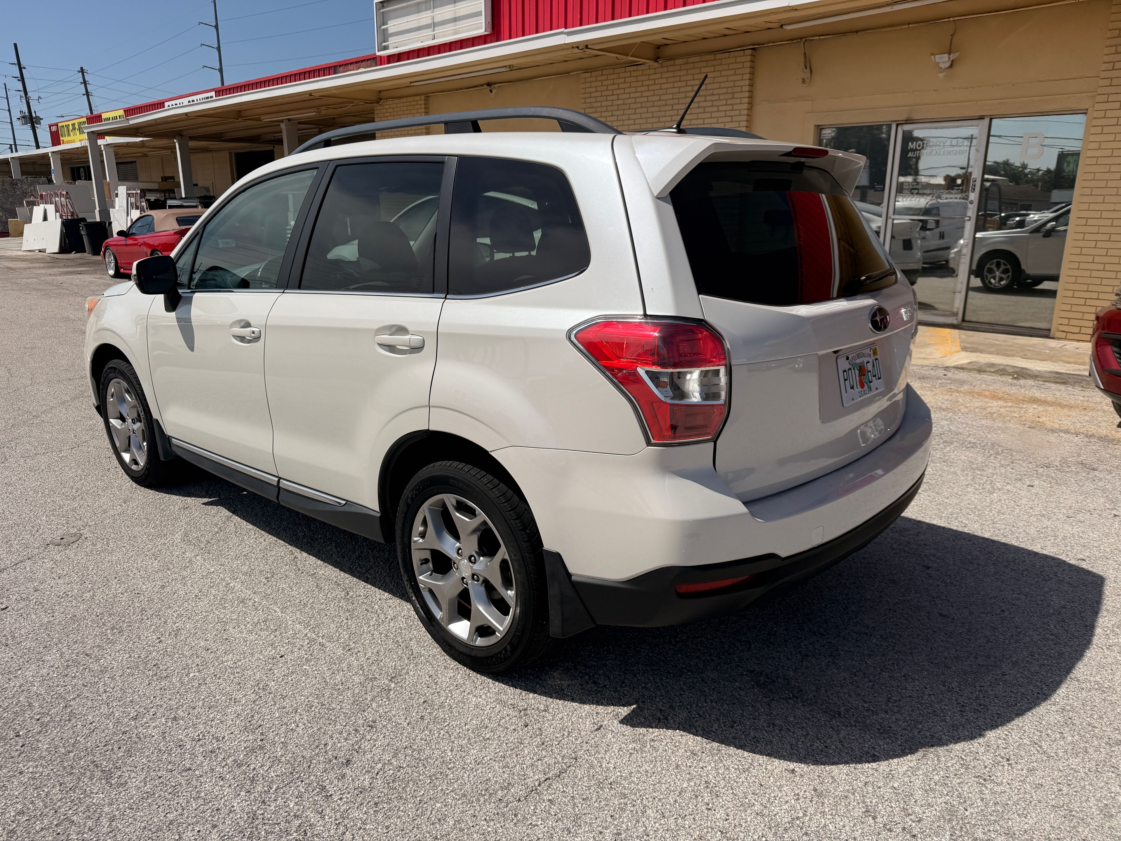 2015 Subaru Forester White - Photo 4 of 7