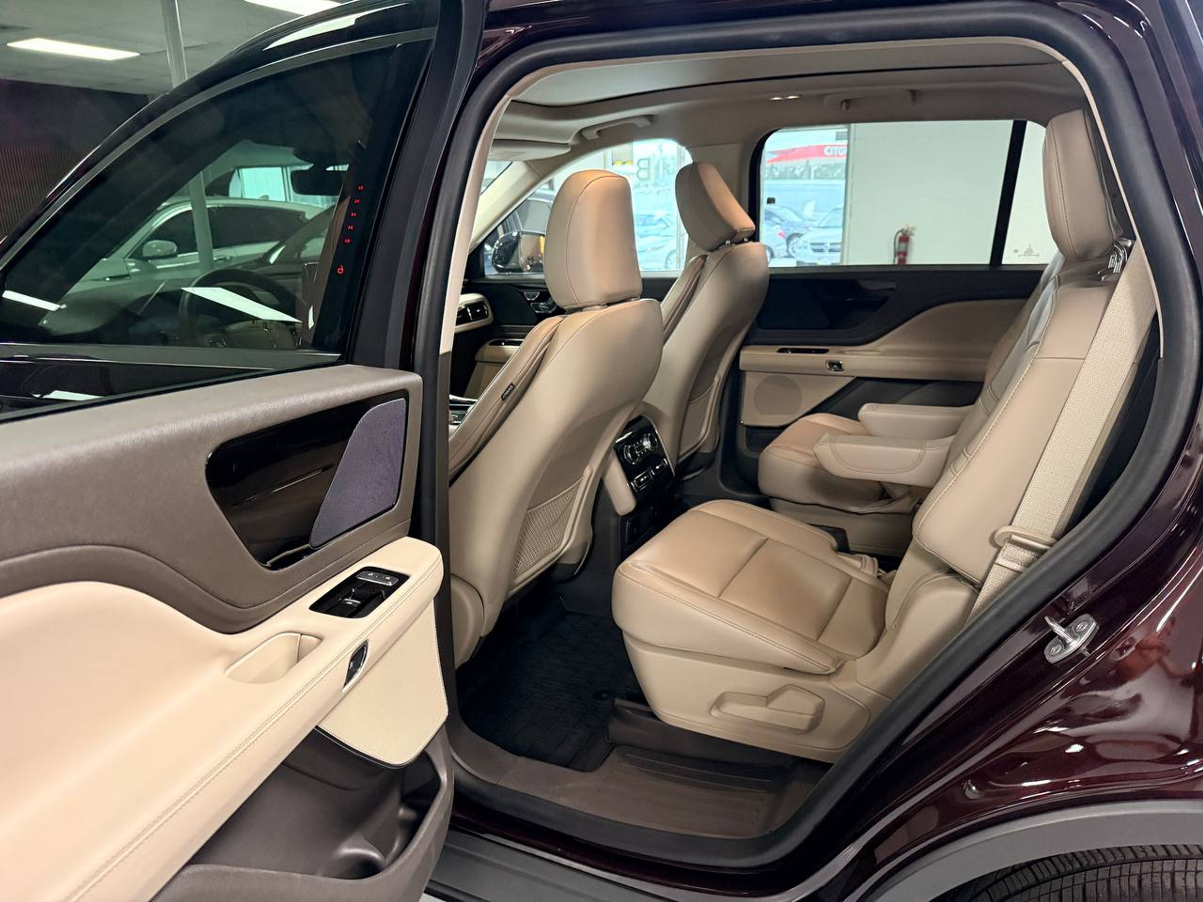 2024 LINCOLN Aviator Burgundy - Photo 5 of 8